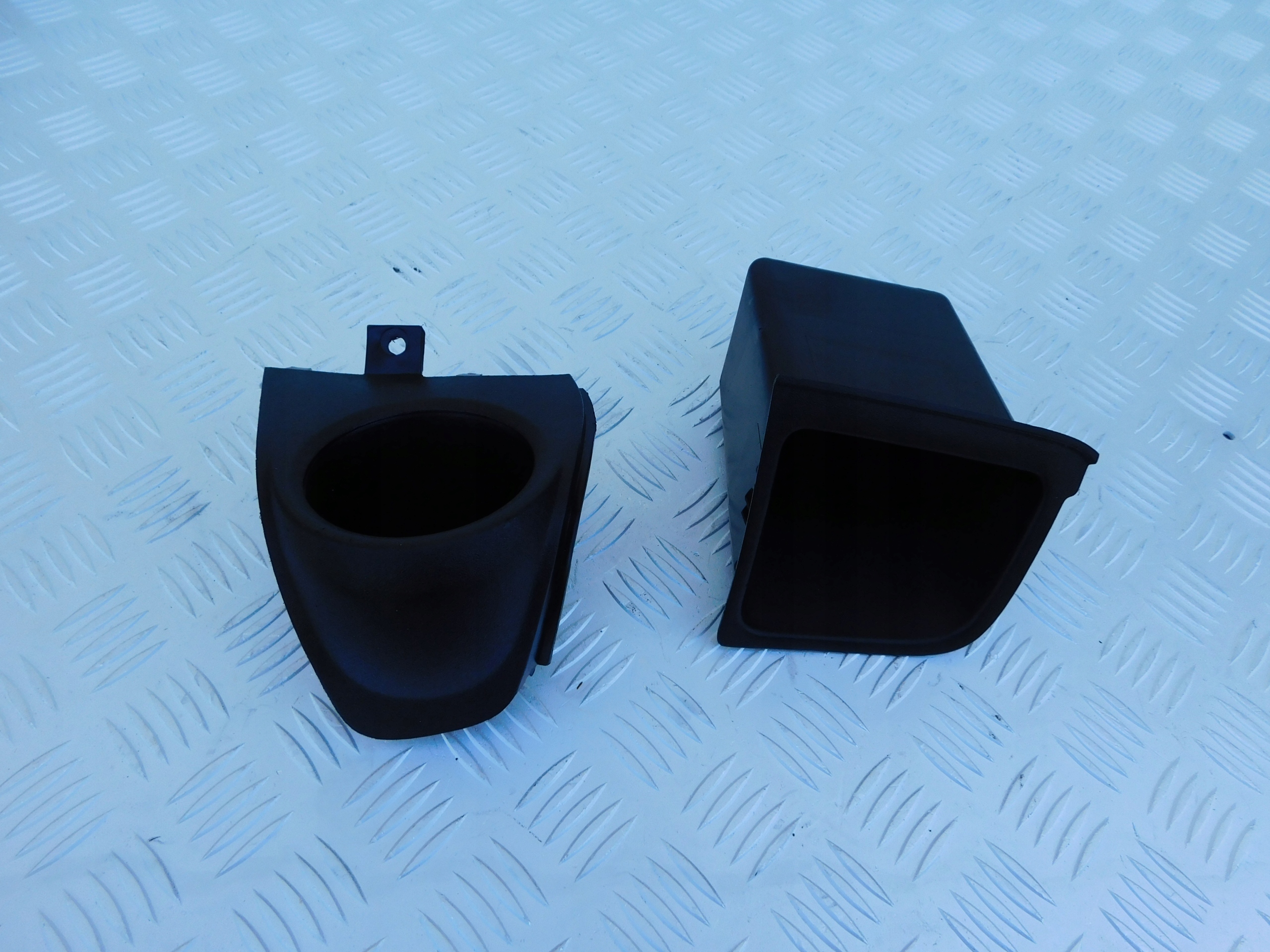 IVECO DAILY VI uchwyt na kubek kieszeń deski rozdzielczej komplet Producent części Iveco OE