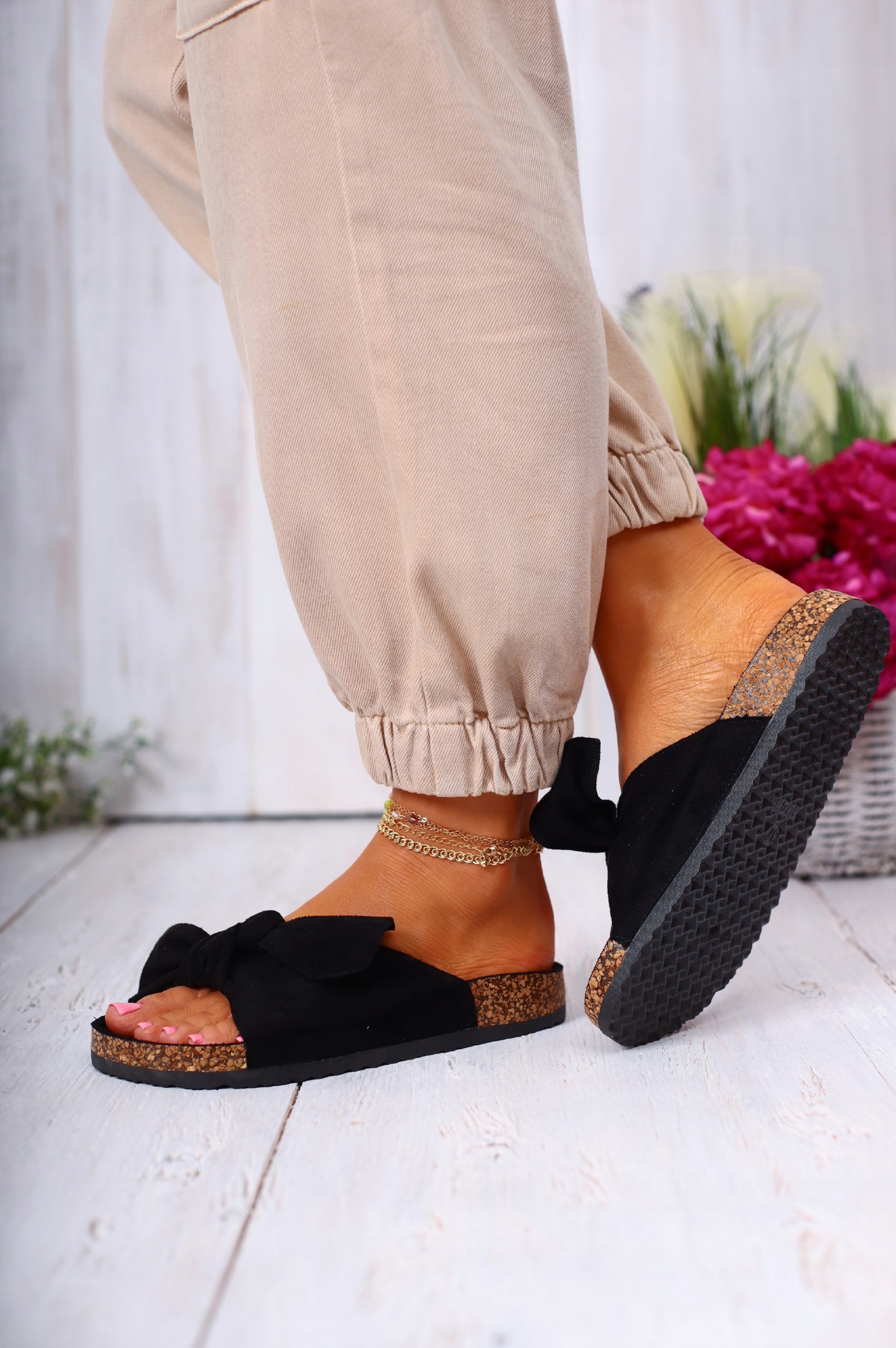 KLAPKI DAMSKIE Z KOKARDĄ CZARNE PROFILOWANE Rozmiar 38