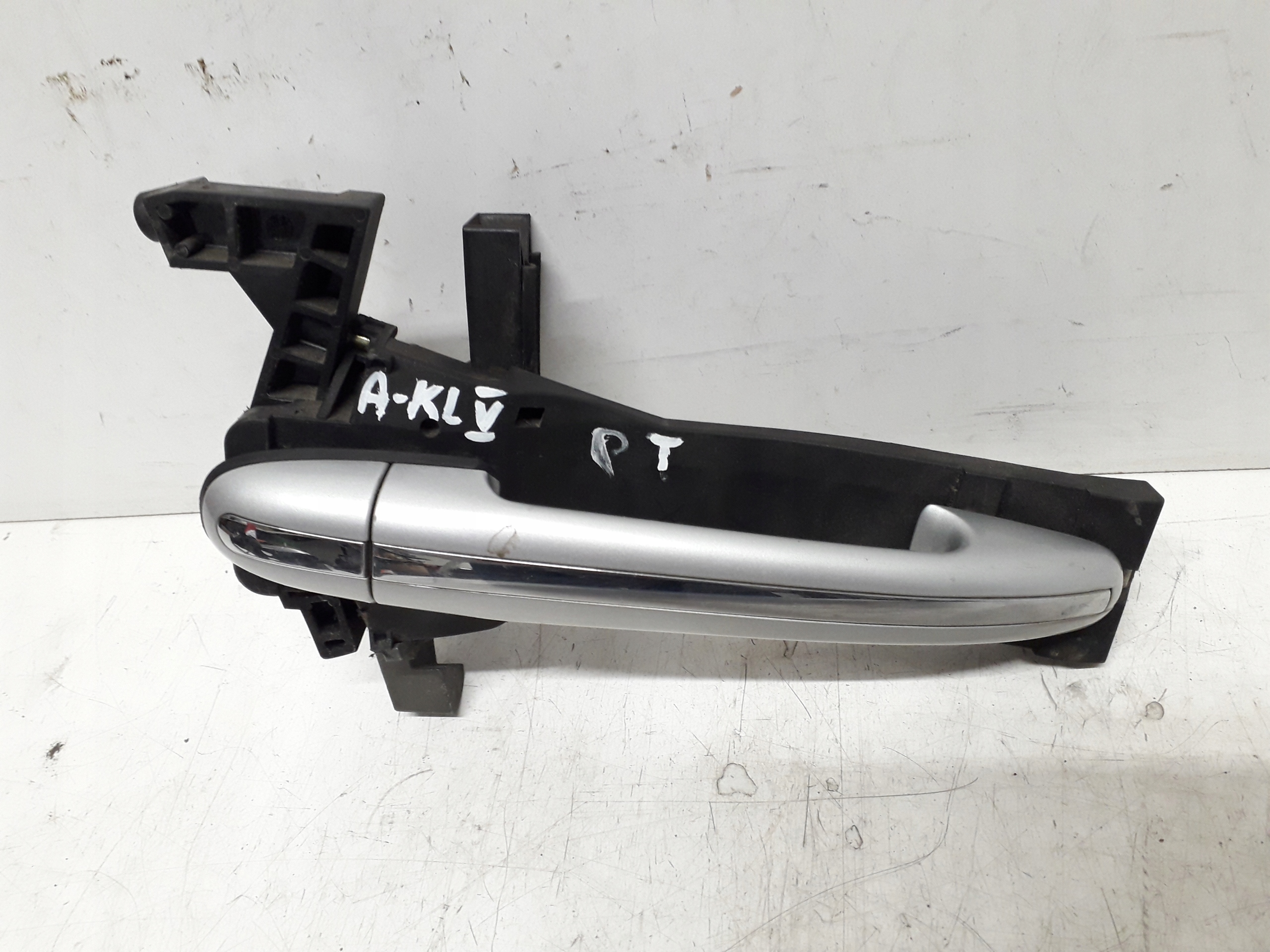 MERCEDES A KLASA W168 LAKIER 761 KLAMKA ZEWNĘTRZNA PRAWA TYLNA TYŁ