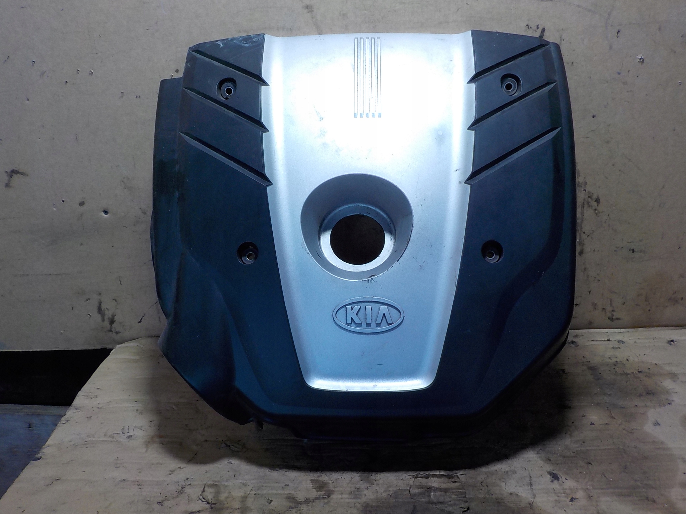 ВЕРХНИЙ КАПОТ ДВИГАТЕЛЯ KIA SORENTO И 2.4 B