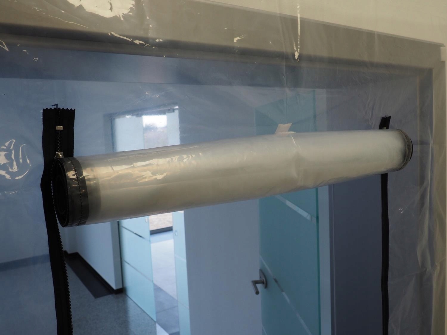 KURTYNA PRZECIWPYŁOWA DRZWI REMONTOWE BUDOWLANE 120 x 220cm FOLIA OCHRONNA Szerokość produktu 120 cm