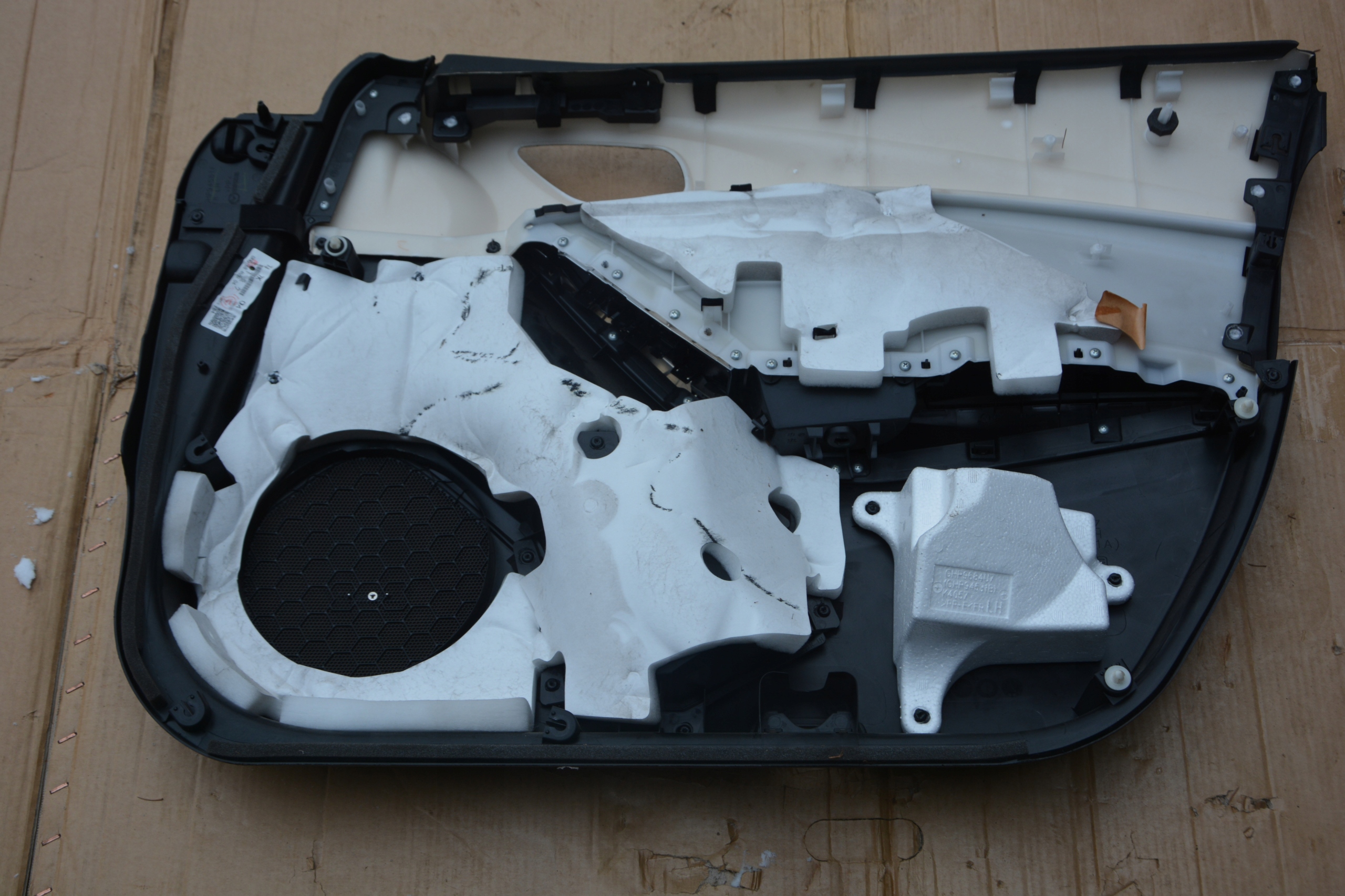 дверные карты передний левый mazda 6 GJ универсал 68450G04
