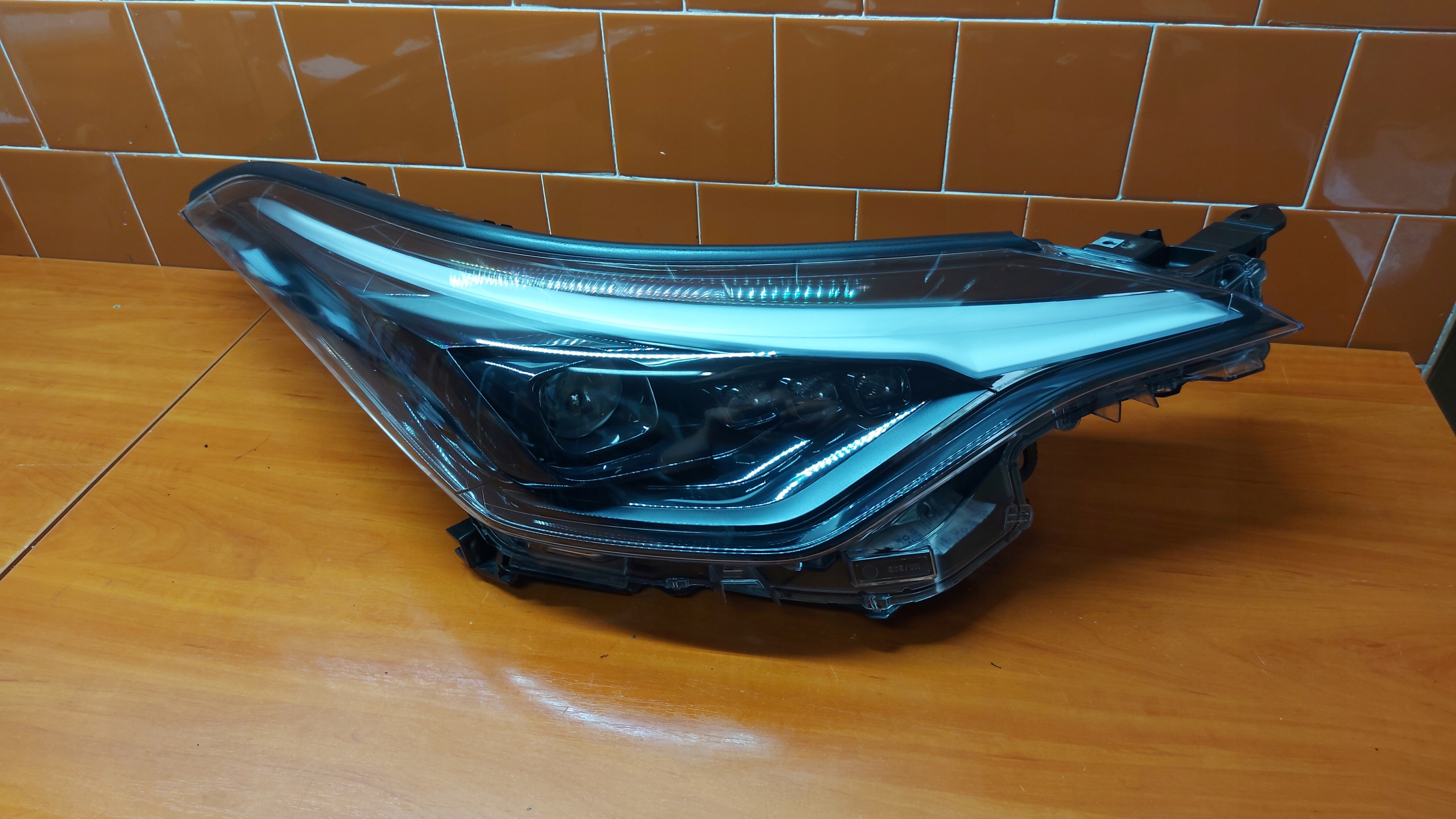 REFLEKTOR light right right front TOYOTA CHR C-HR GR 19- LIFT