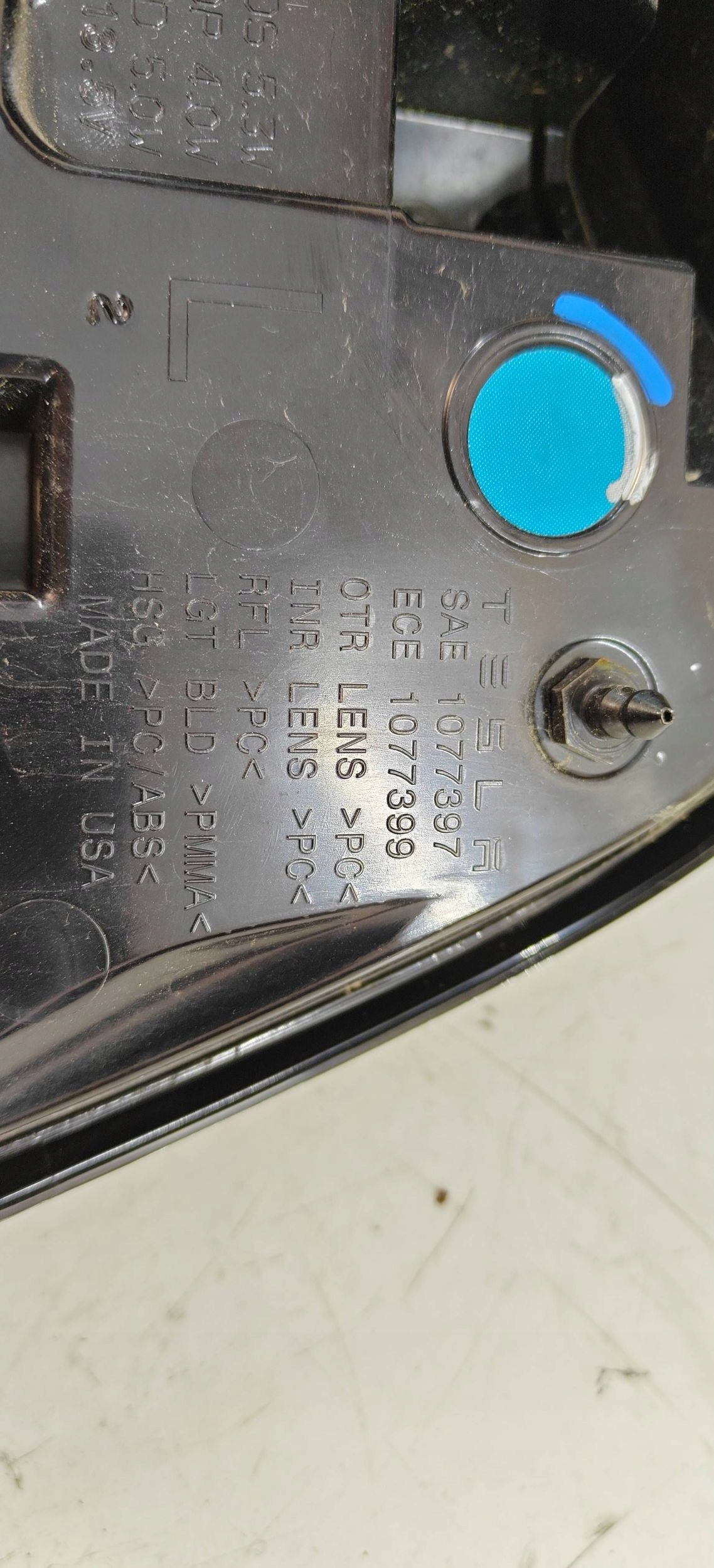 Tesla Model 3 17- left light rear rear part
