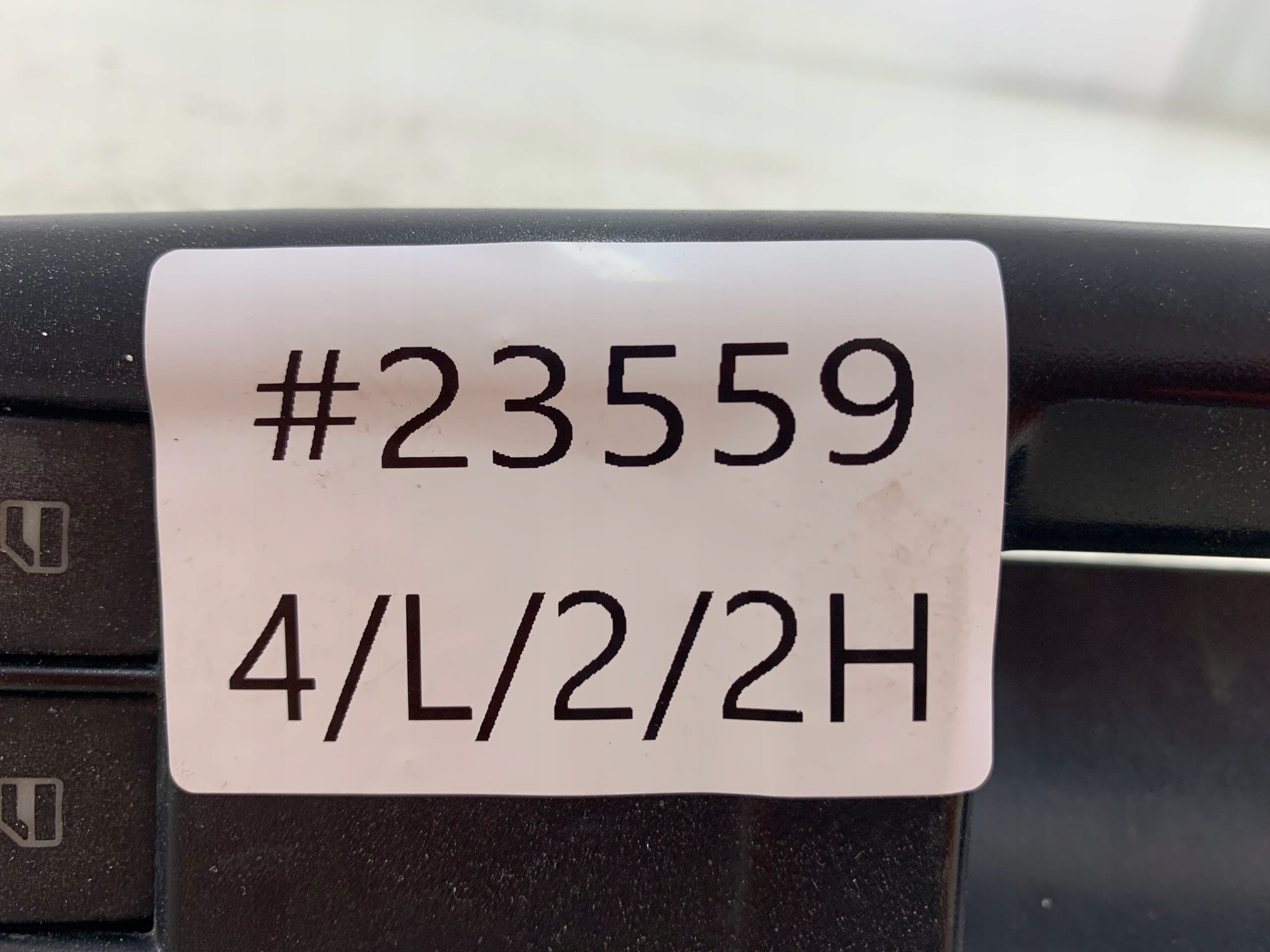 VW POLO 9N PANEL okna levý předek řidičů 6Q1867171
