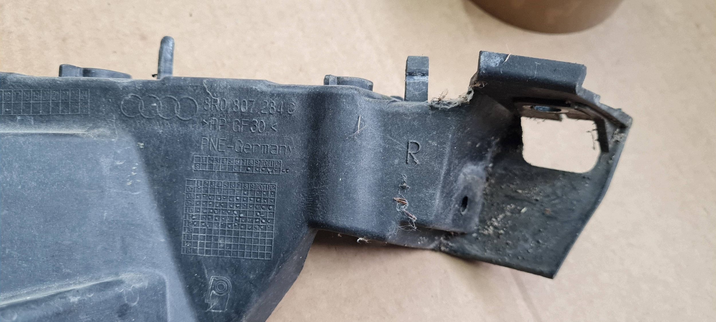 Q5 8R LIFT support holder bracket of a bumper right front 8R0807284C