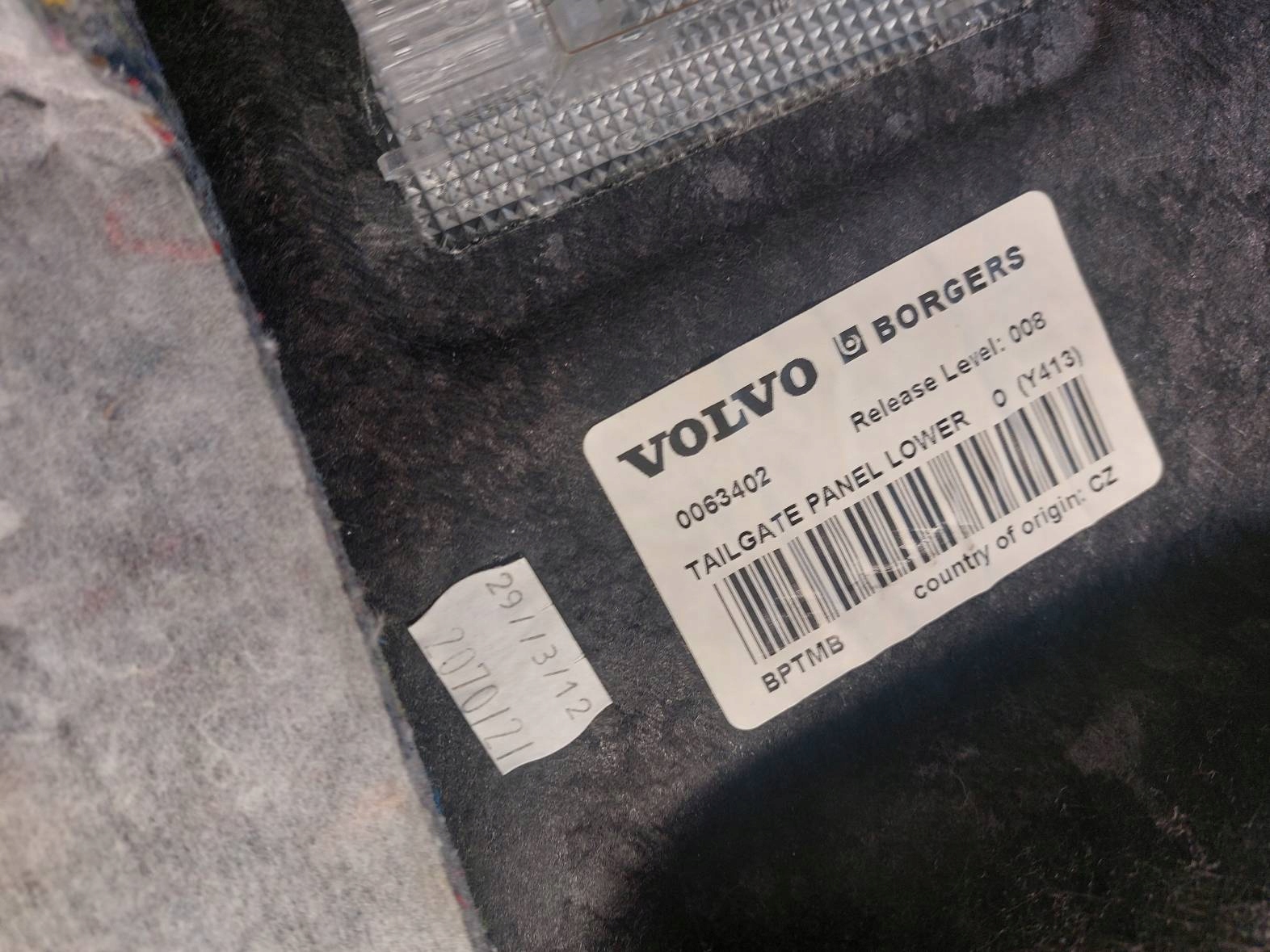 upholstery plastic bonnet boot VOLVO XC60 and