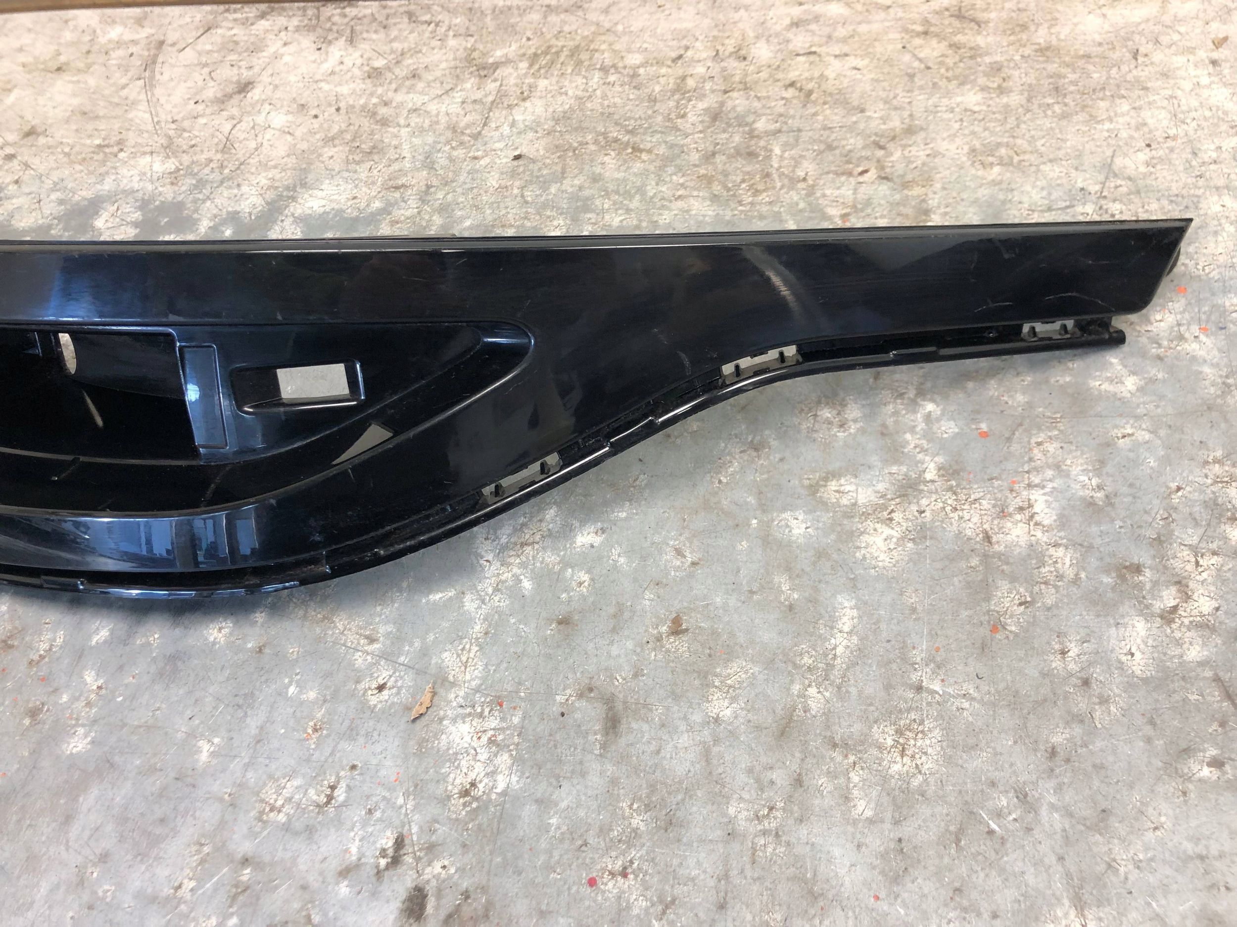 Support NAROZNIKA Pare choc Droite Arrière AUDI Q6 E-TRON 85H893556A