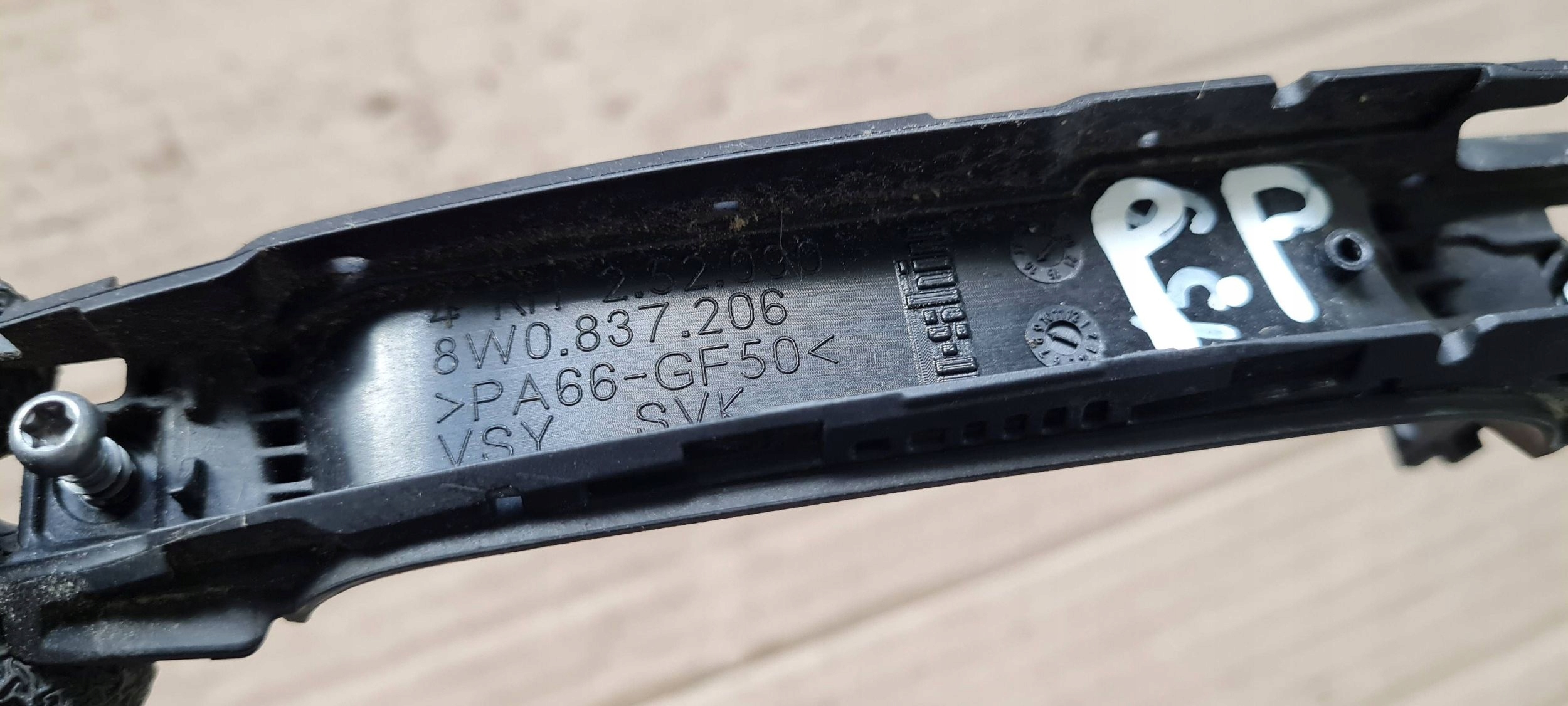 A4 B9 8W handle bracket exterior right door 8W0837206