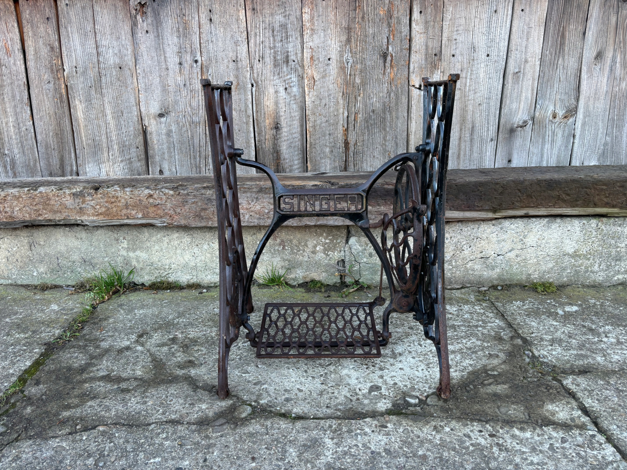 Основание ноги от швейной машины SINGER