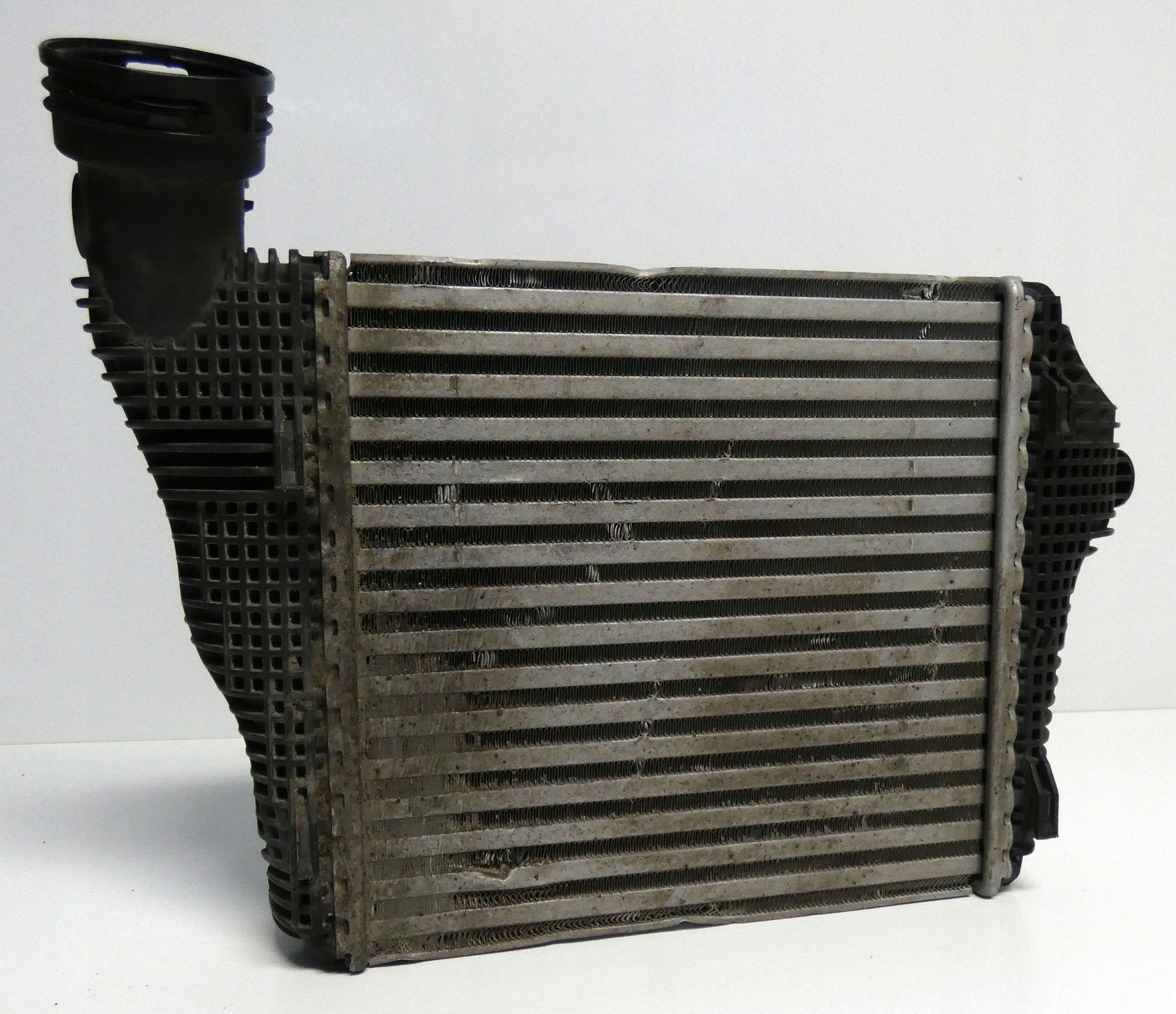 PORSCHE MACAN 95B145804B intercooler right