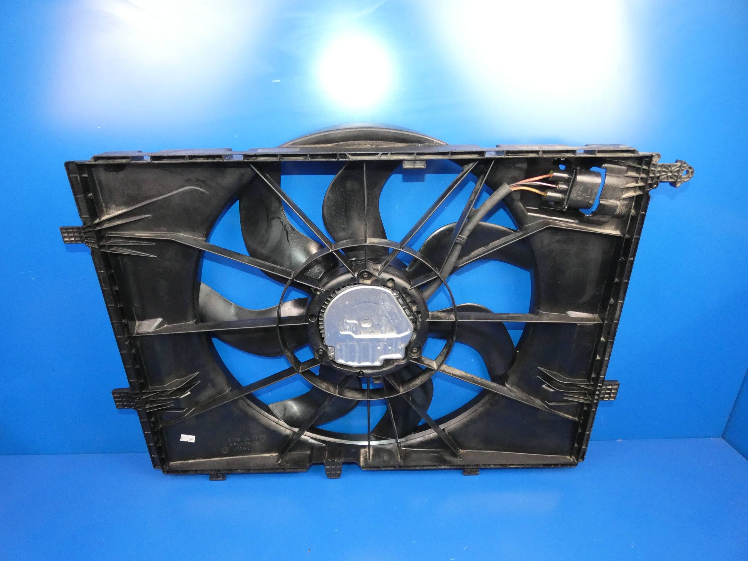 MERCEDES C KLASA W205 ventilátor chladiče