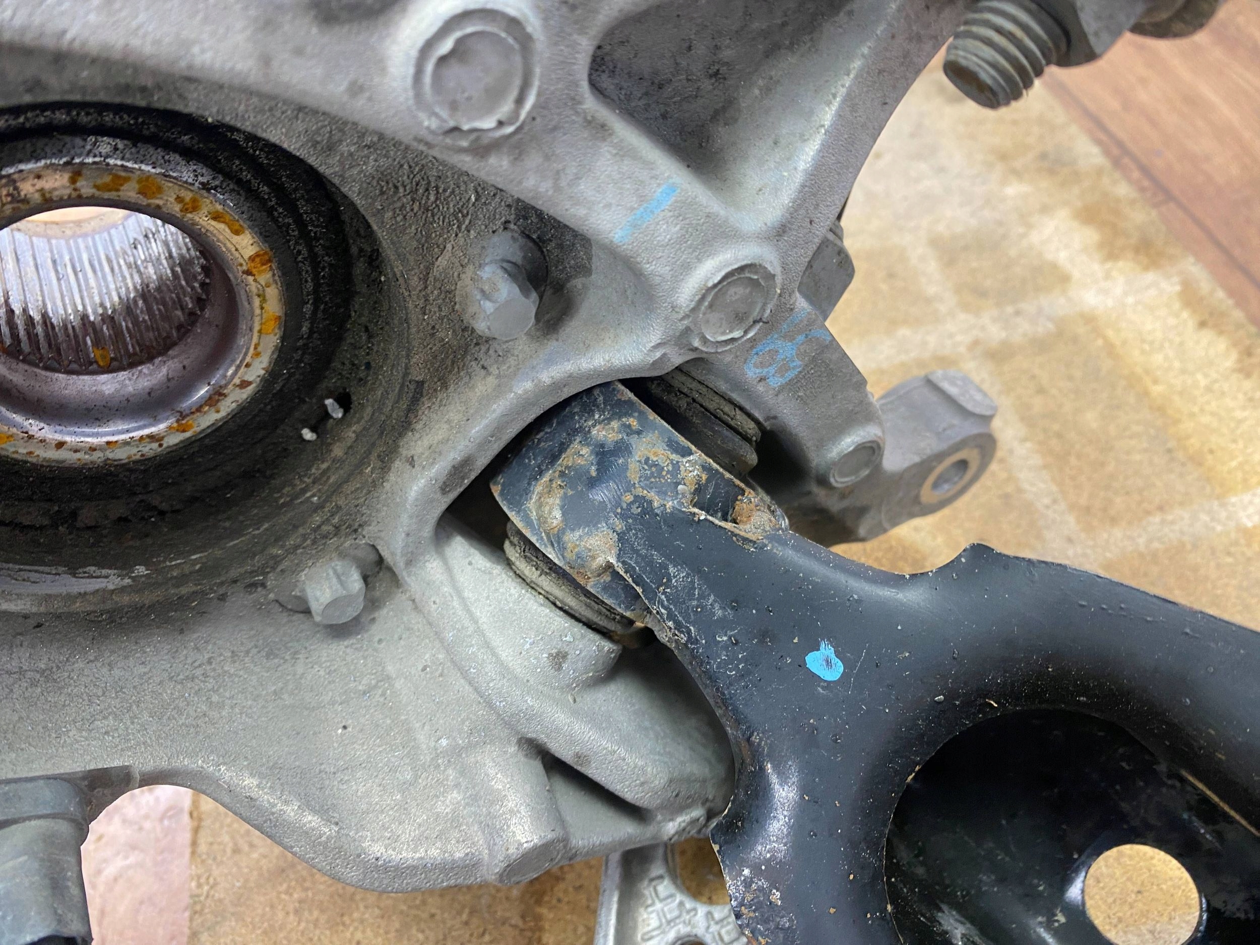 swing rear sususpension rear. Dodge Challenger 2015