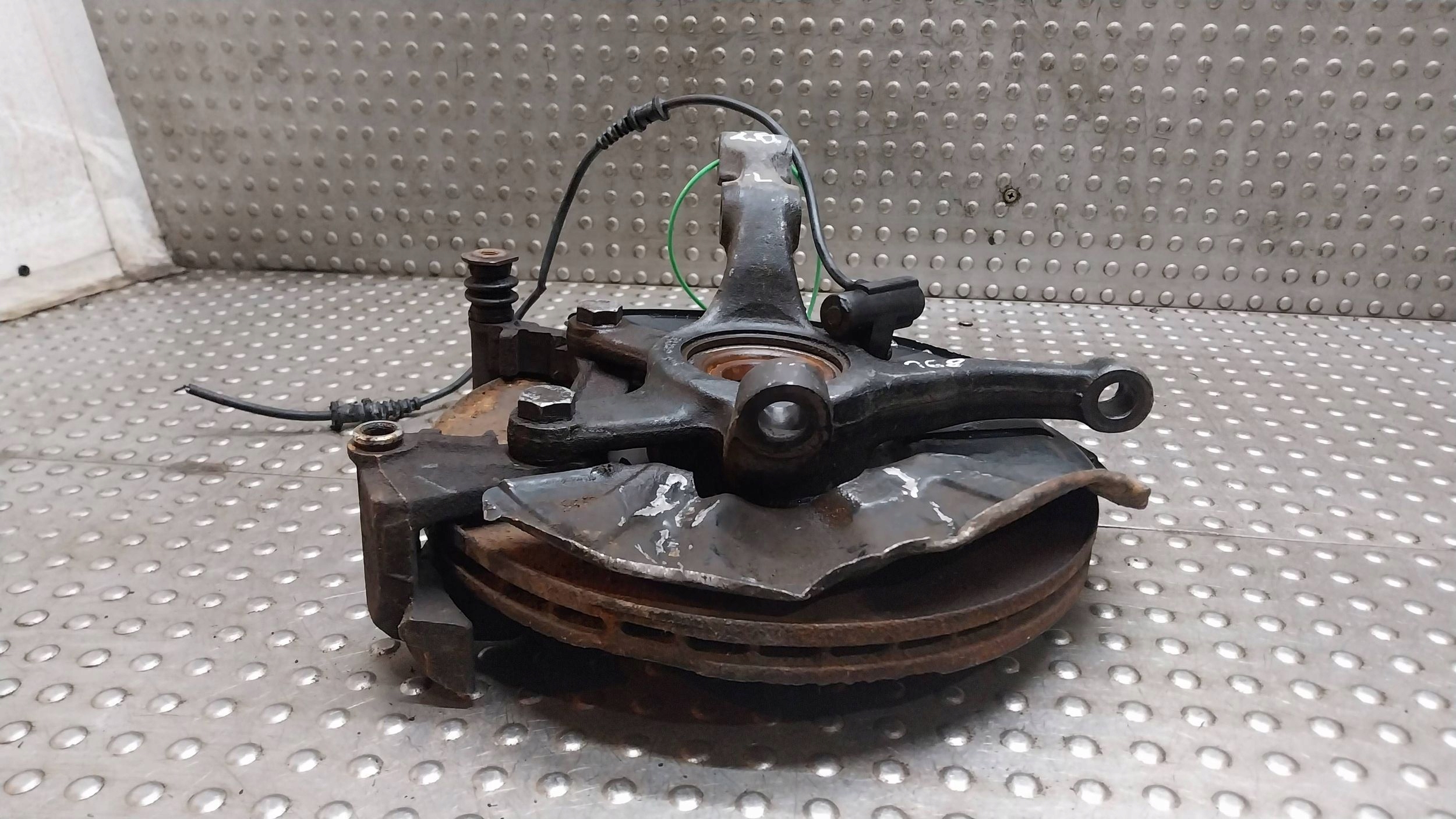 otoč čepu levý předek 6814 MERCEDES A W168