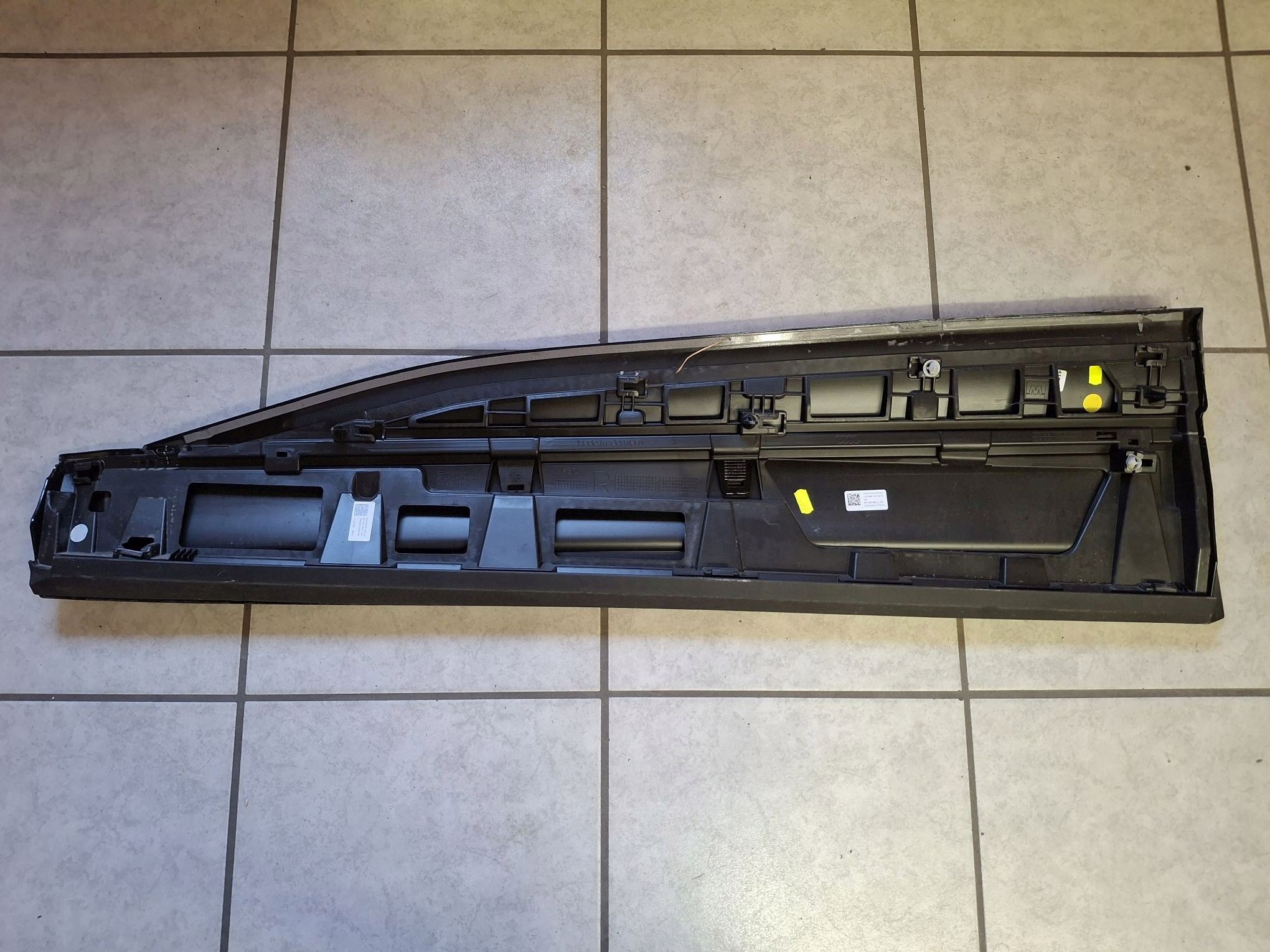 moulding for door right front AUDI Q6 E-TRON 2024R->
