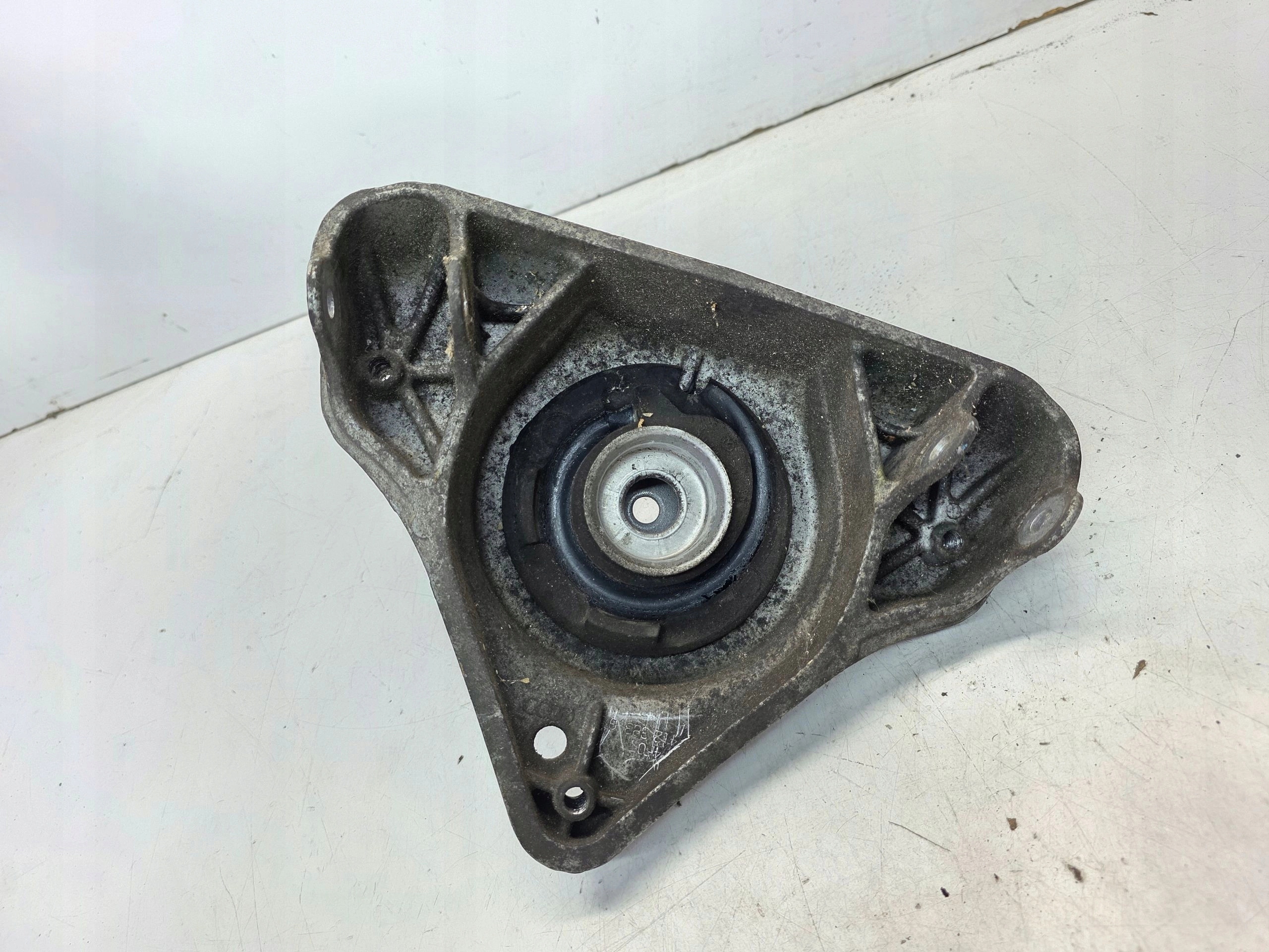 halter oben des stoßdämpfers AUDI A6 C6 4F0412383G