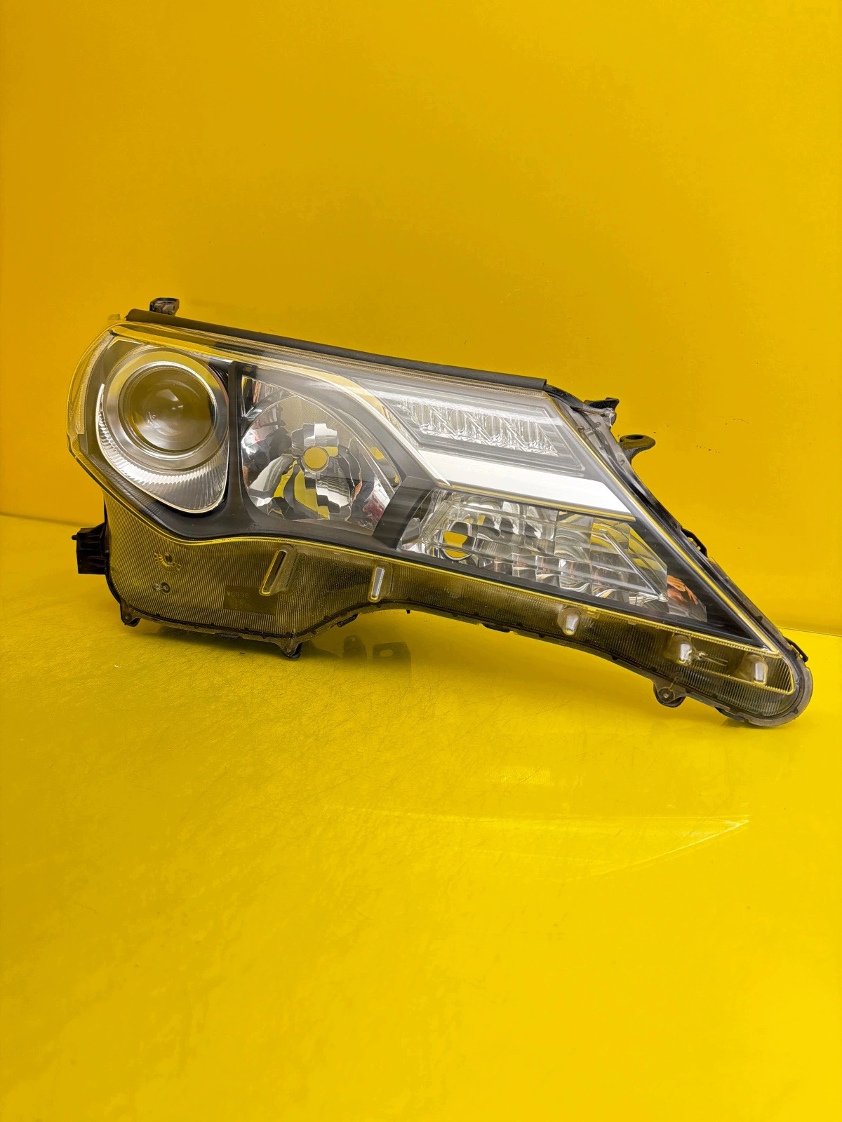light right Toyota RAV4 IV 2013-2015 normal