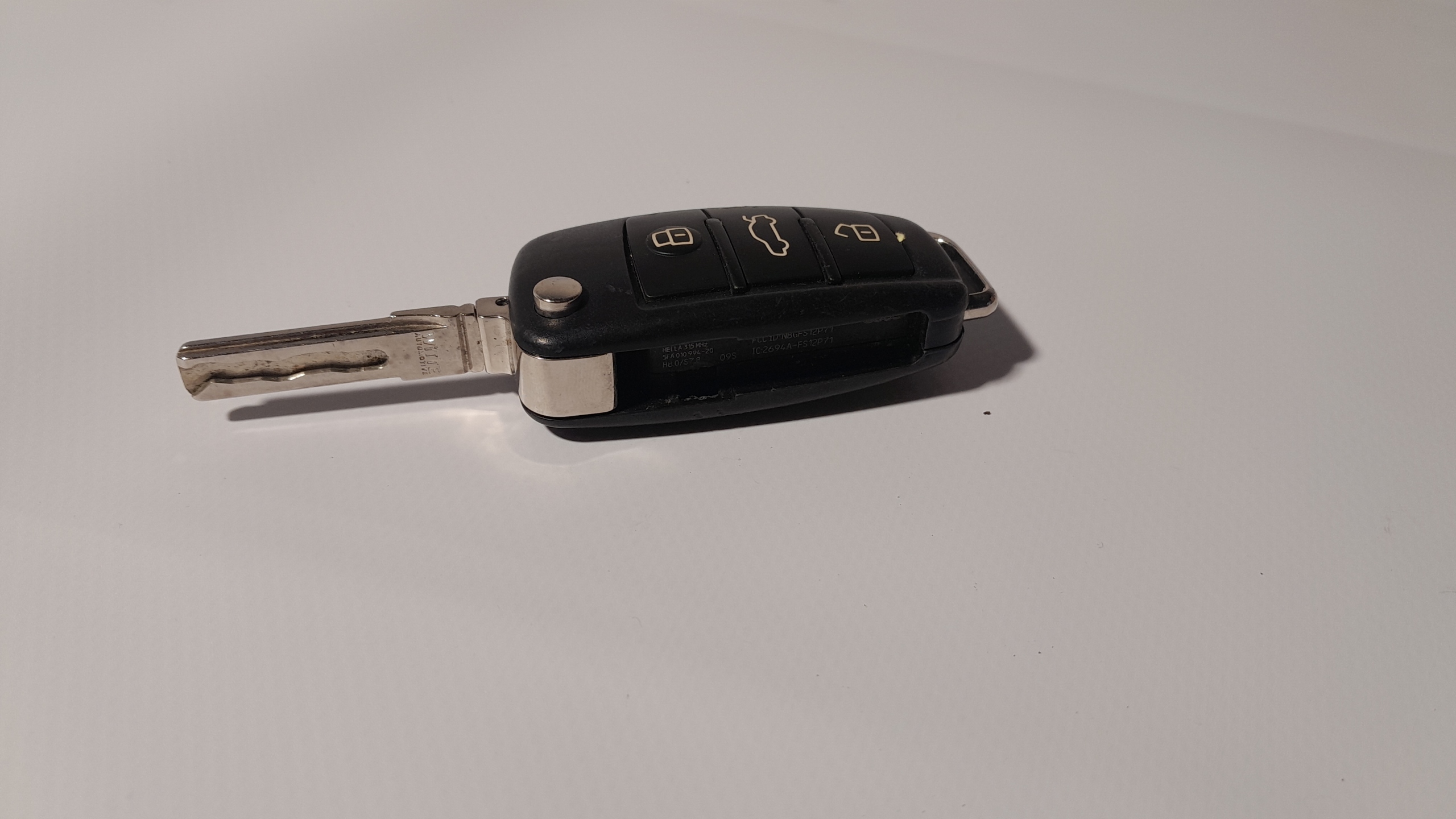 AUDI A3 S3 8V key PILOT 8V0837220E
