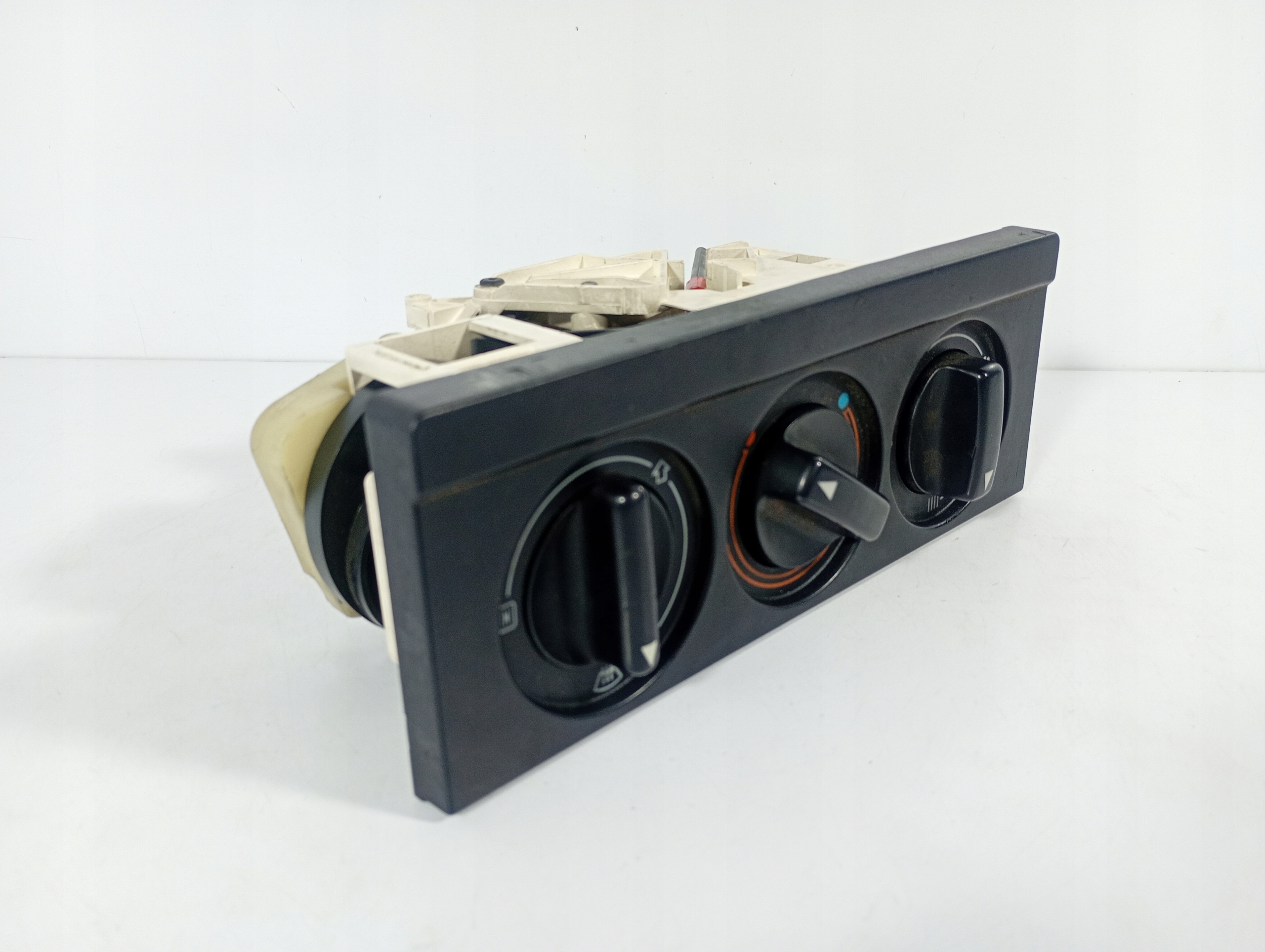 Audi A80 B4 A 80 91-96 PANEL REGULACJA OGRZEWANIA BOCCHETTE 893819073B