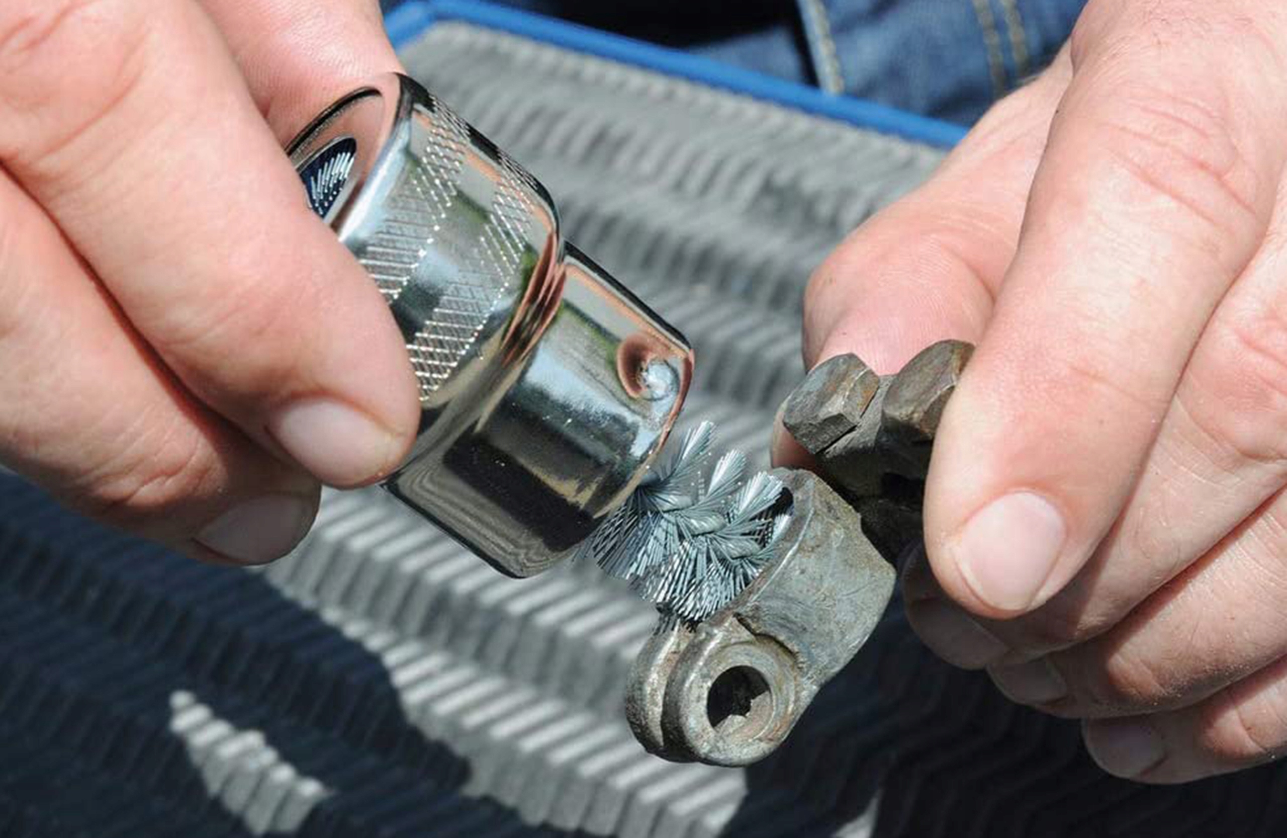 SZCZOTKA DRUCIANA DO KLEM I ZACISKÓW AKUMULATORA Typ samochodu 4x4/SUV Autobusy Niezdefiniowany Samochody ciężarowe Samochody dostawcze Samochody kempingowe Samochody osobowe