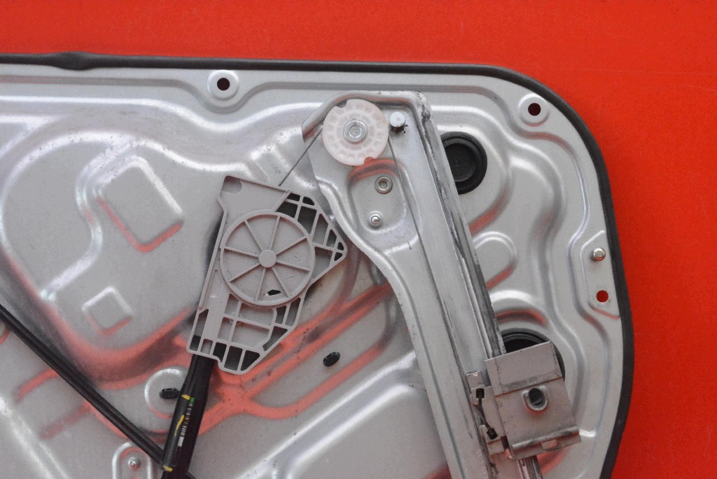 window regulator right front EU 82480-2M010 HYUNDAI GENESIS COUPE LIFT 11-14
