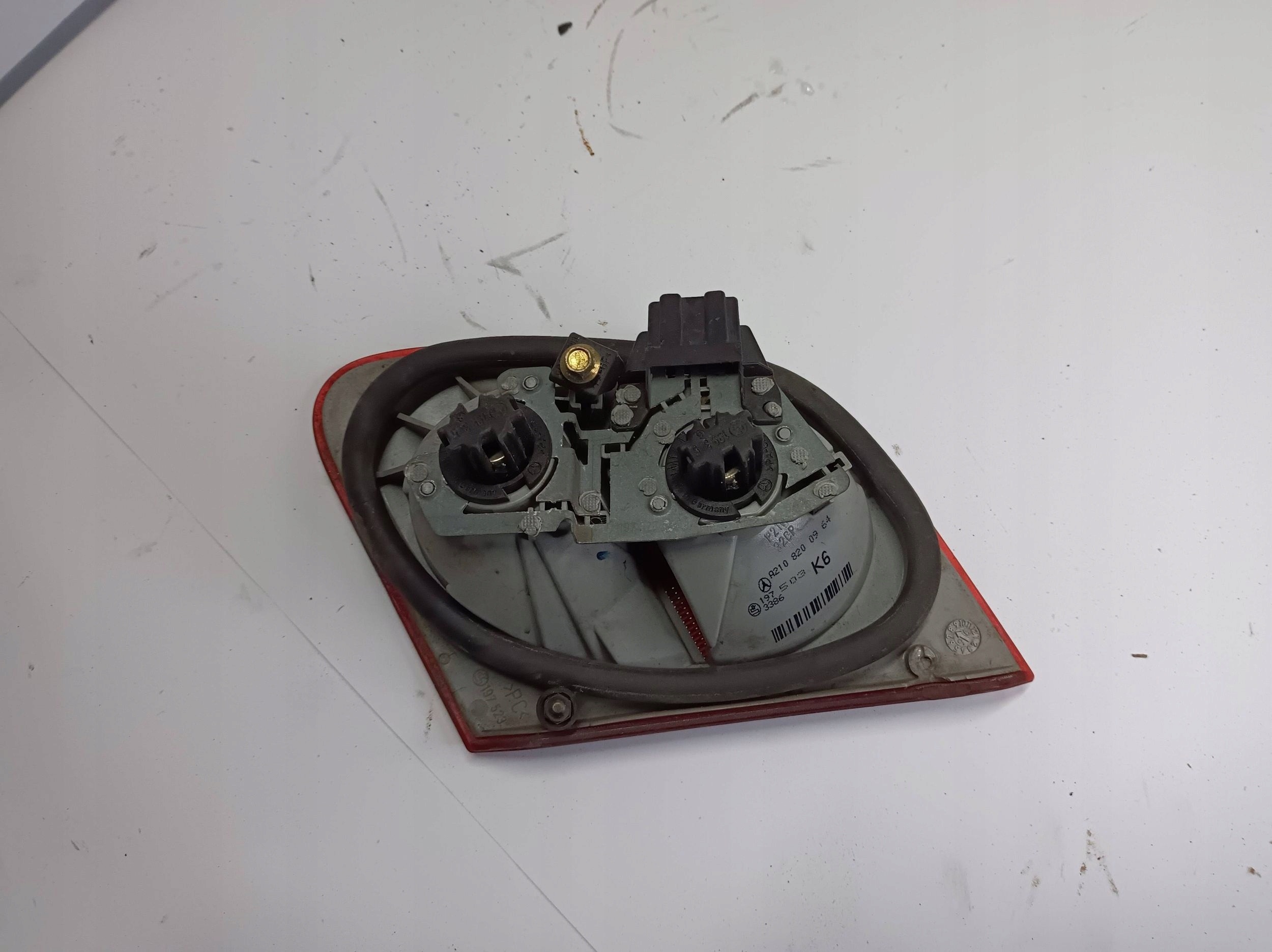 light rear left w klapie Mercedes-Benz E W210 A2108200964