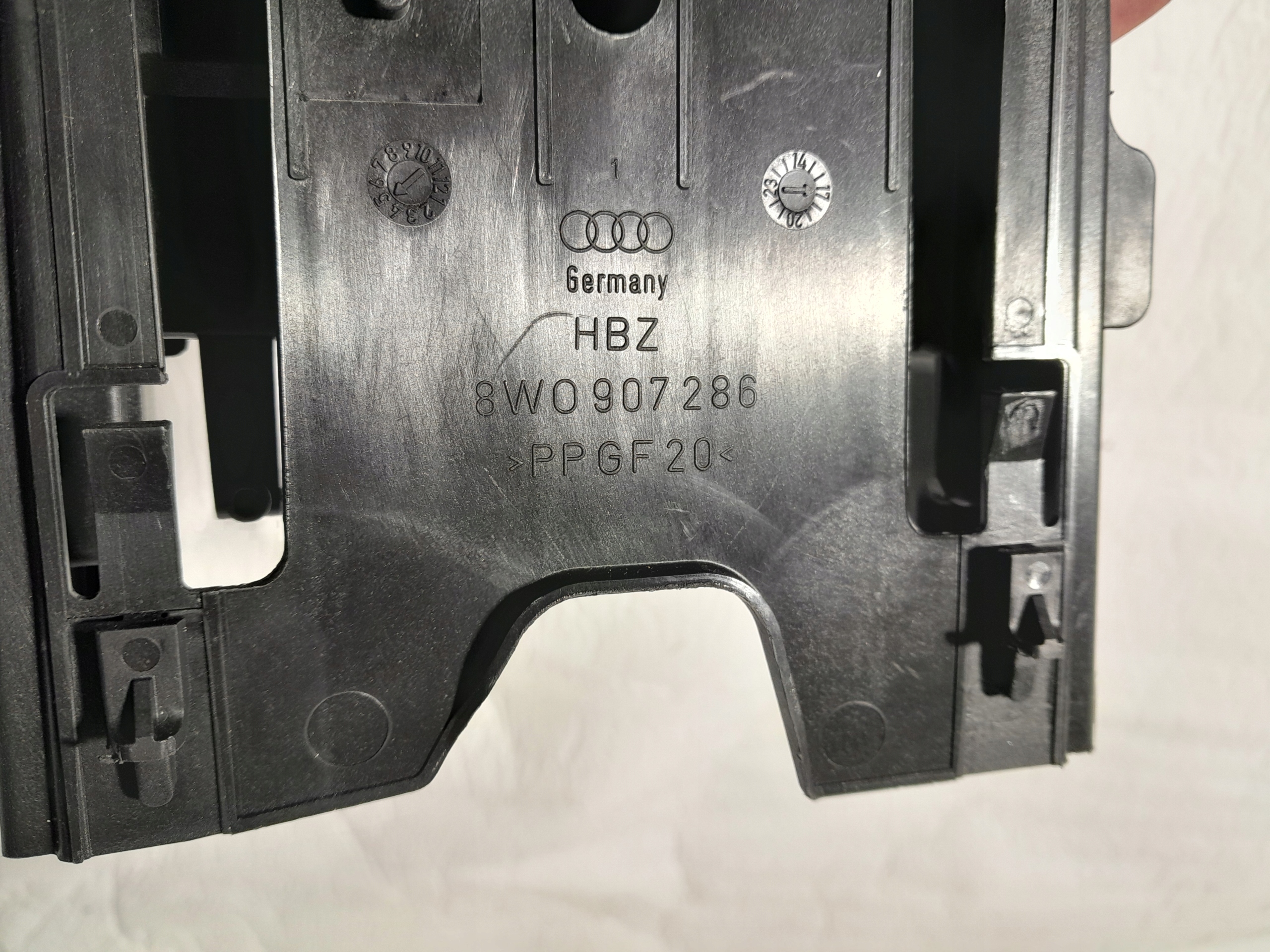 AUDI A4 B9 bracket holder STEROWNIKA 8W0907286