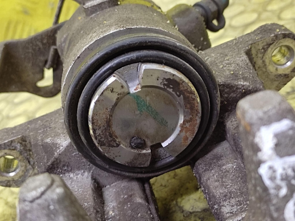 SEAT LEON and caliper brake left rear part