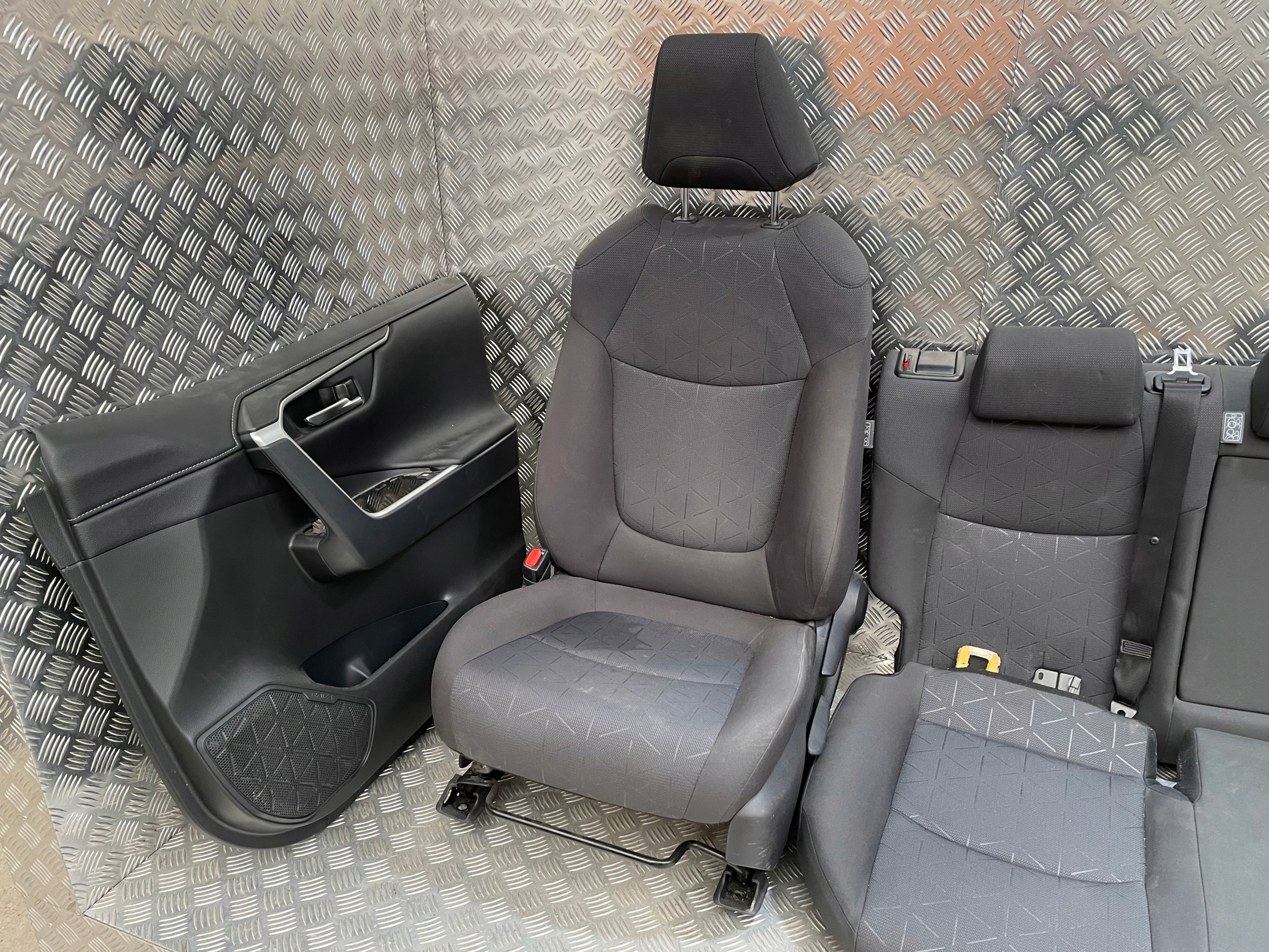 кресла диван бочки Салон TOYOTA RAV4 V европа