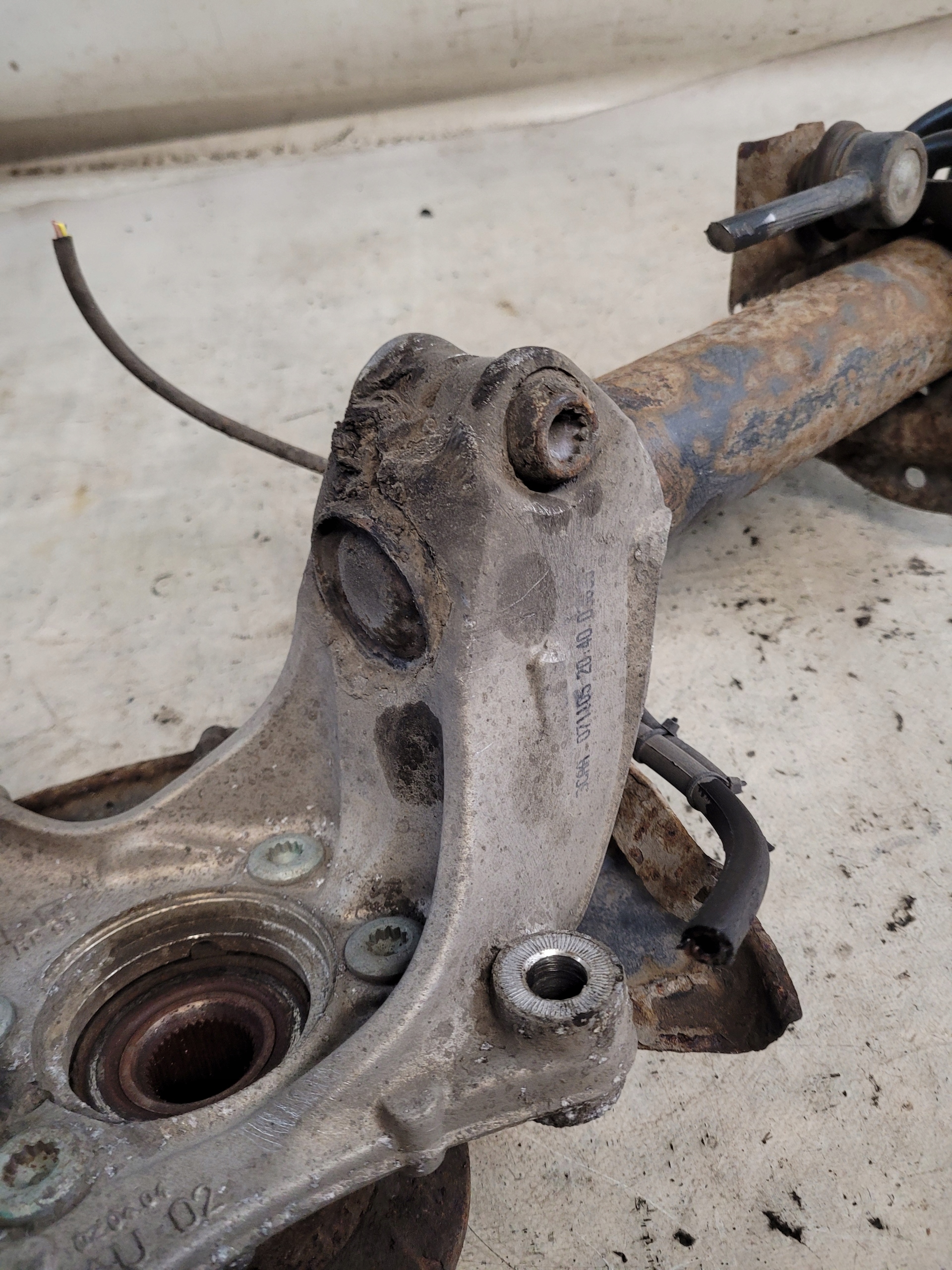 McPherson left front swing of the pivot VW PASSAT B6 2.0TSI