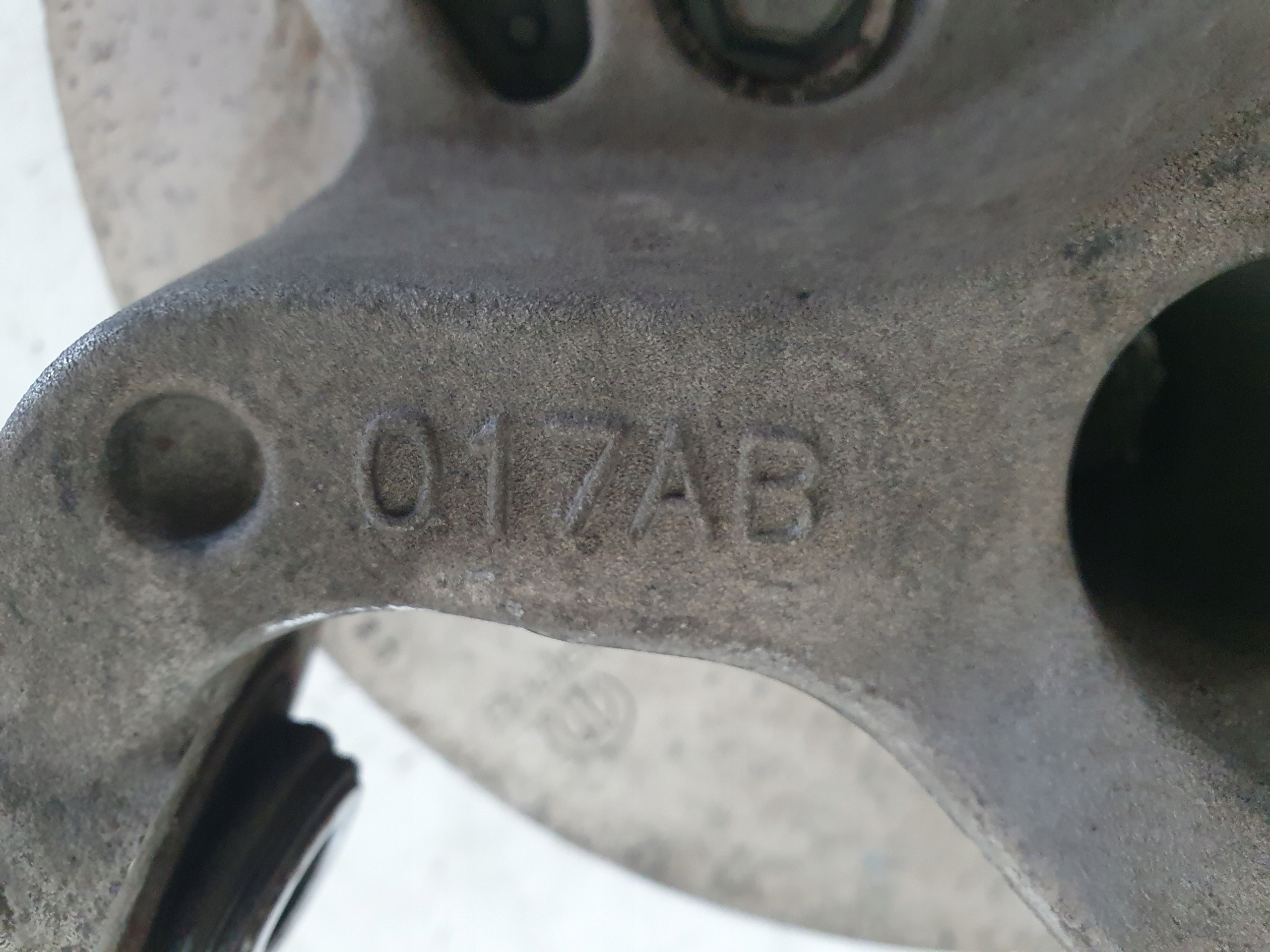 CHRYSLER PACIFICA II 17- otoč čepu levá pravá záď zadní