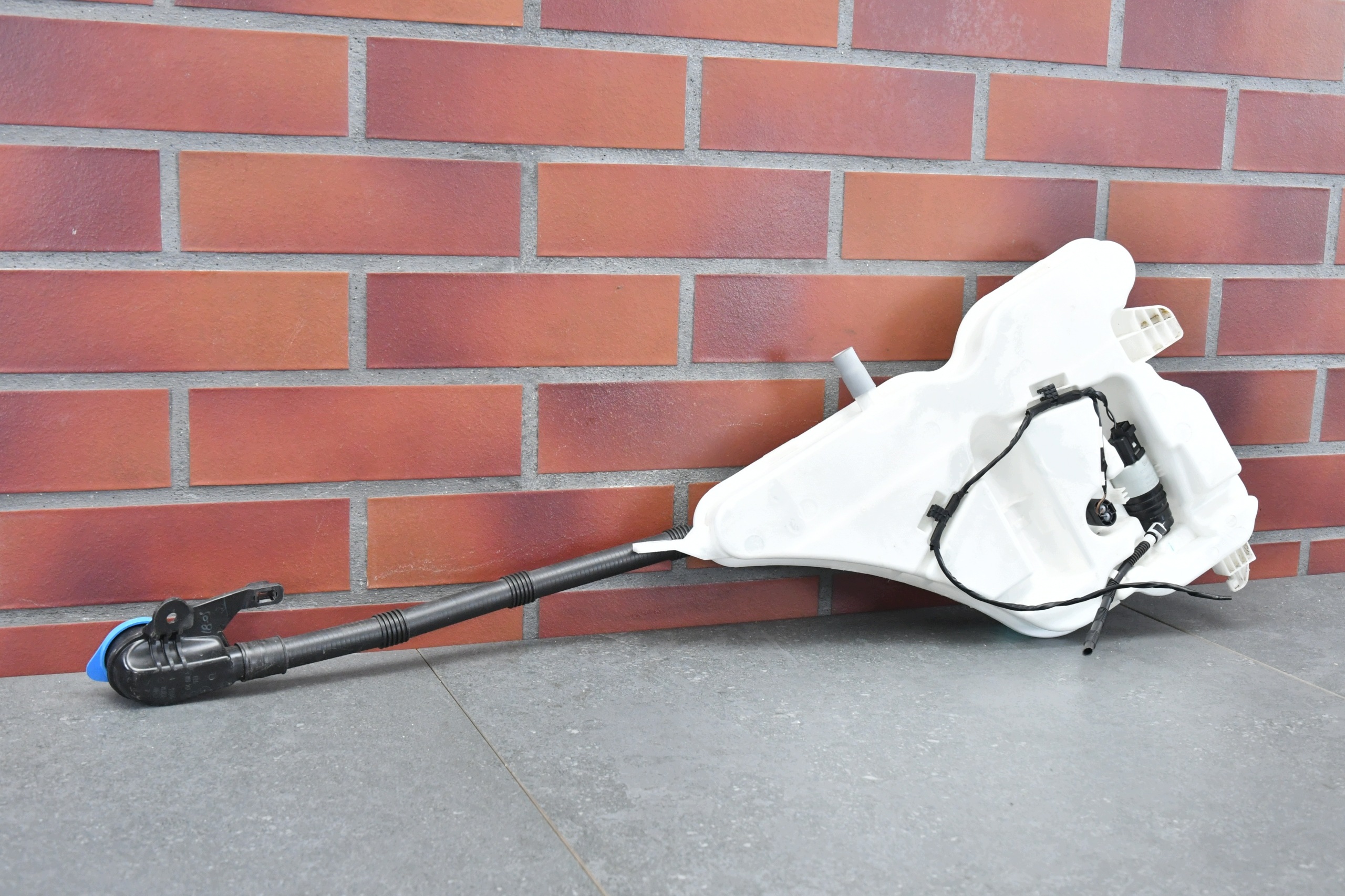 washer fluid tank BMW 2 G42 M2 G87 only 390km