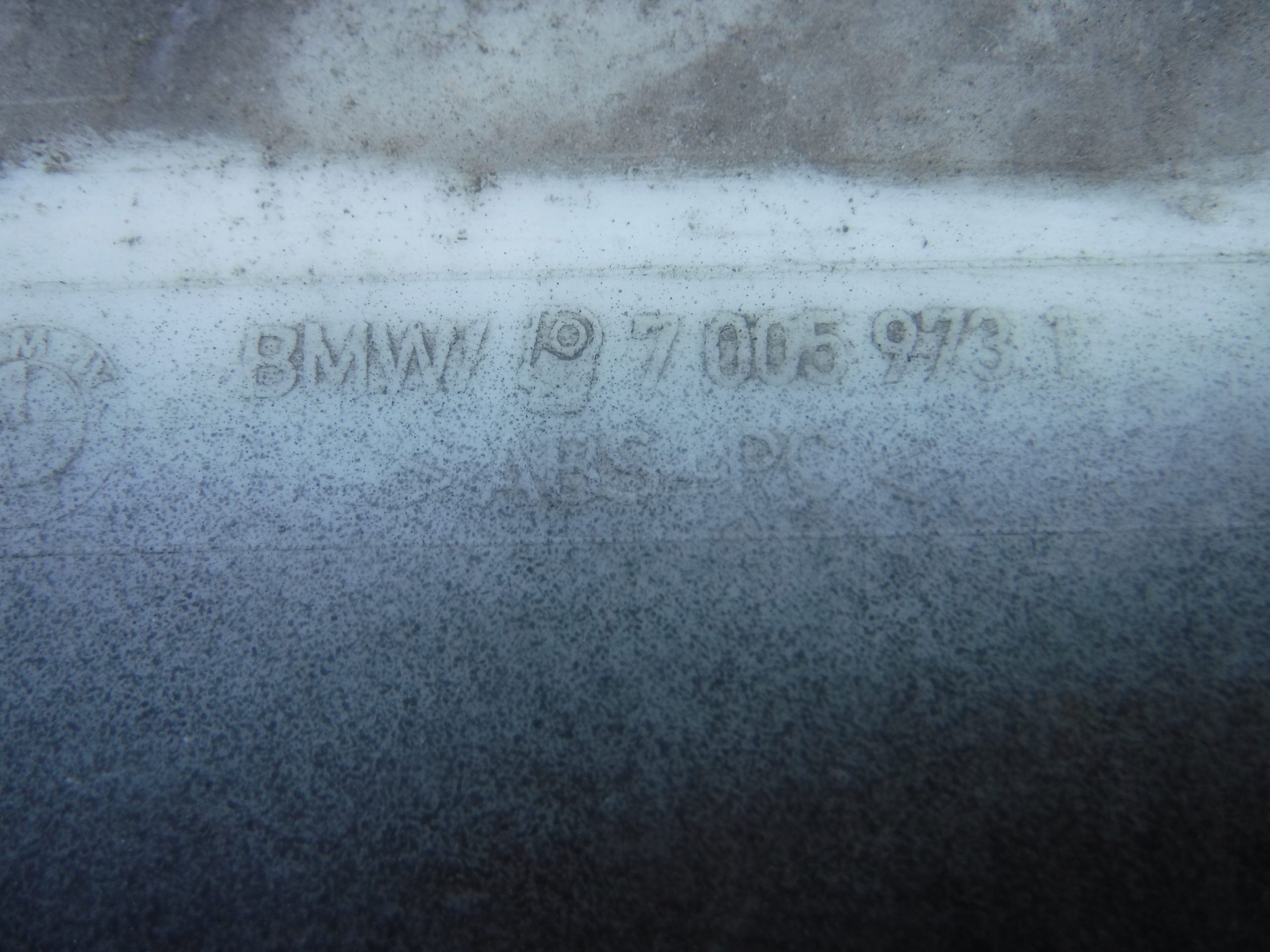 BMW E46 moulding below TABLICE mocowannie