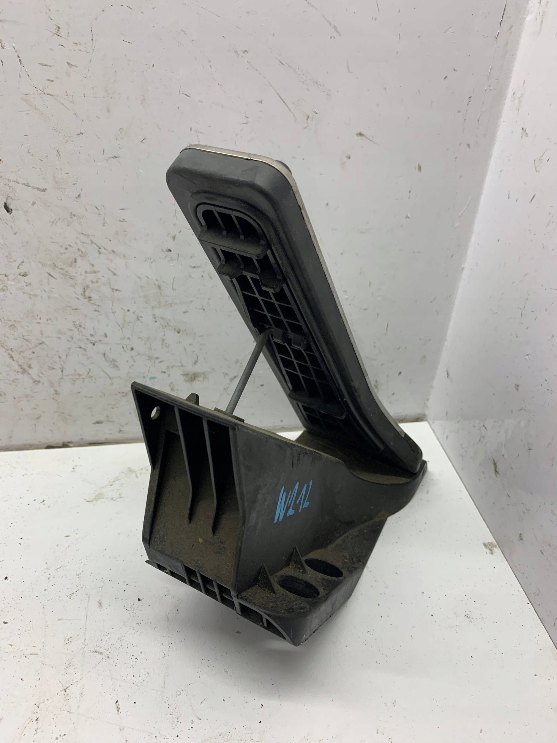 accelerator pedal potentiometer A2043000204 MERCEDES W212 E-KLASA (2009-2012)