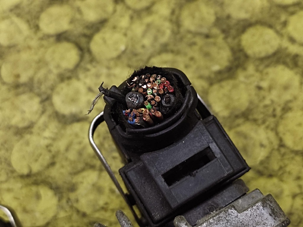 OPEL ZAFIRA 1.6 control unit of the engine 12214880