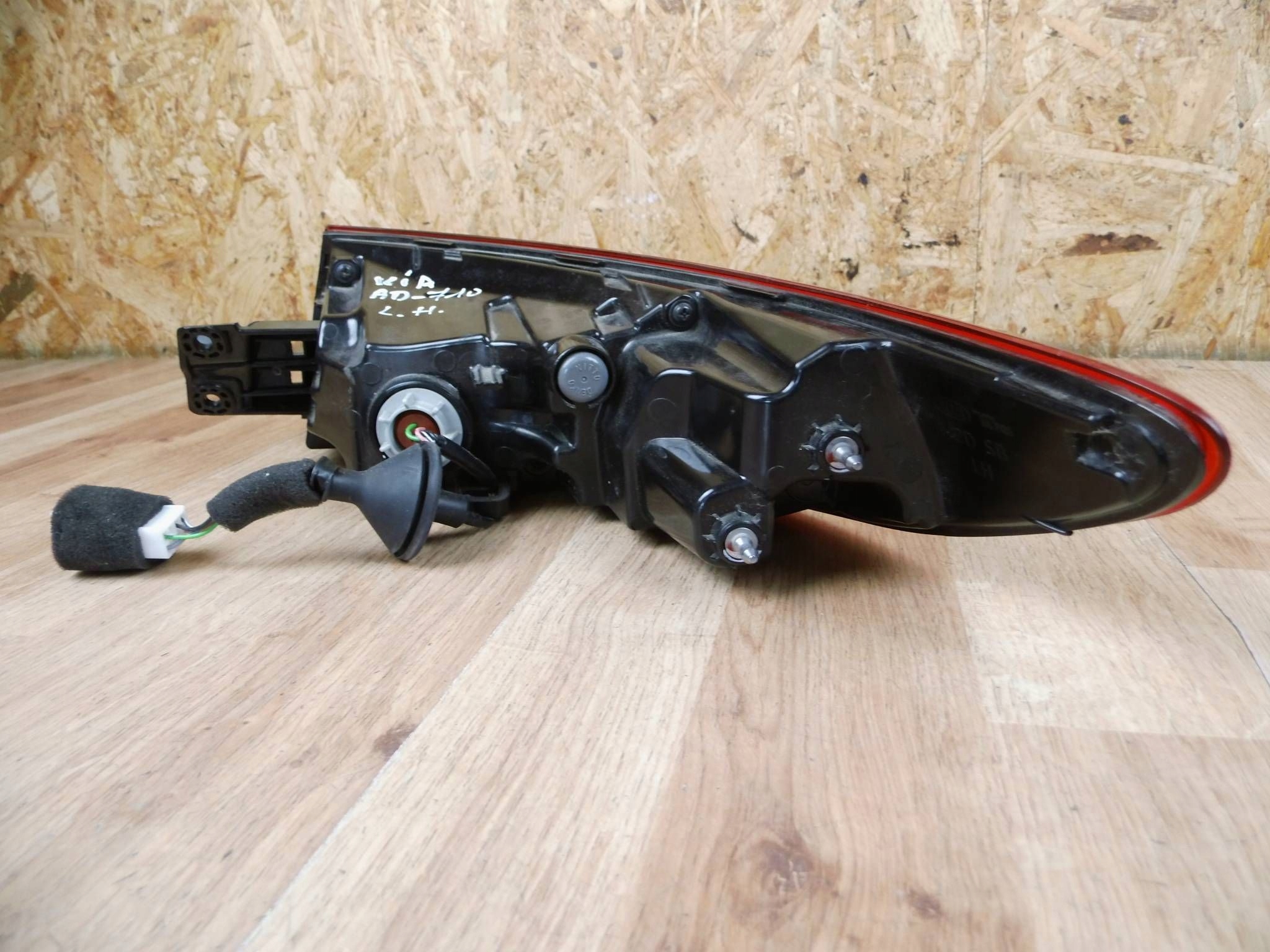 KIA ProCeed III light left rear part rear left 92401-J72