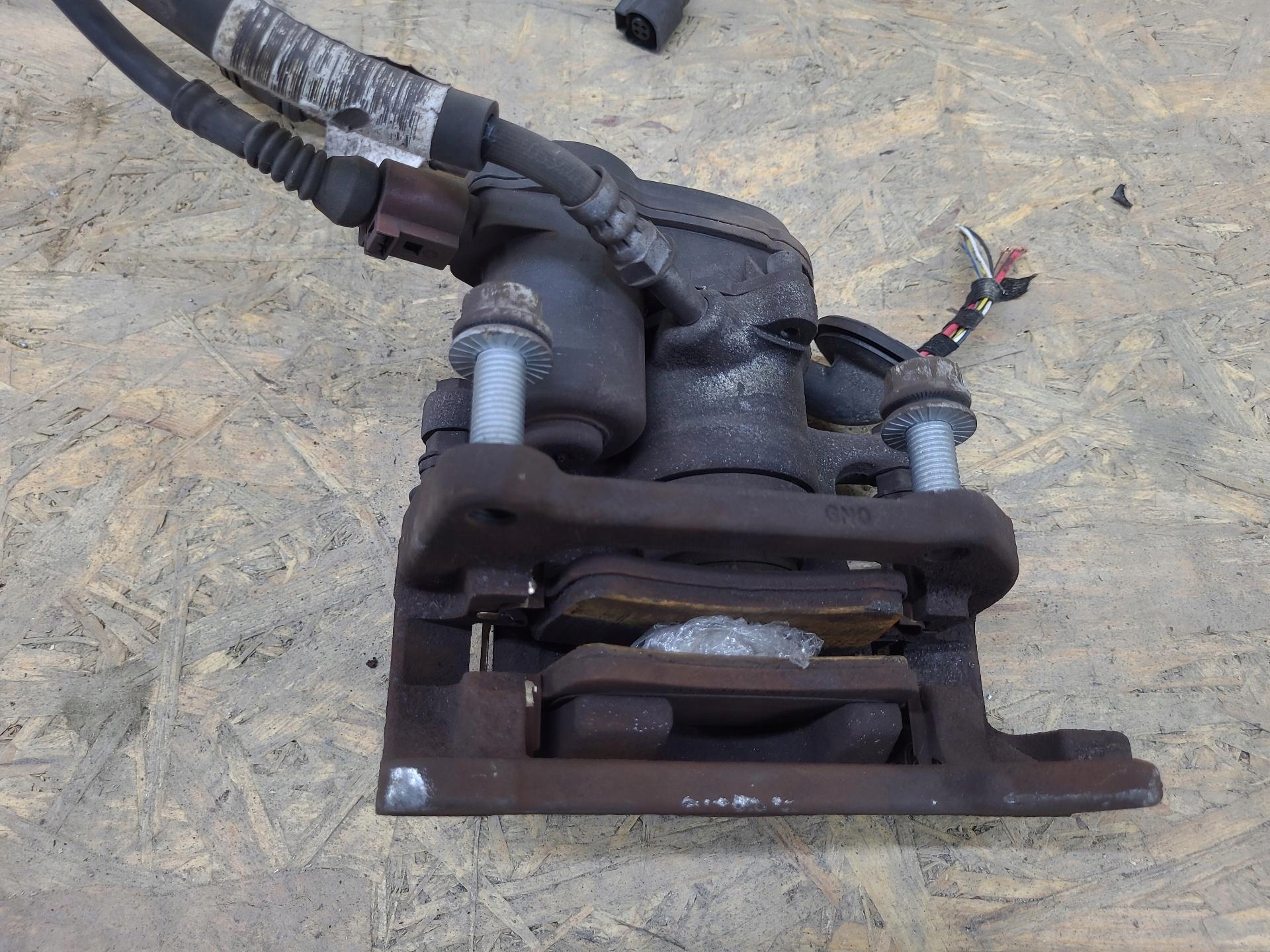 caliper brake rear part left side Audi A4 B8 2011