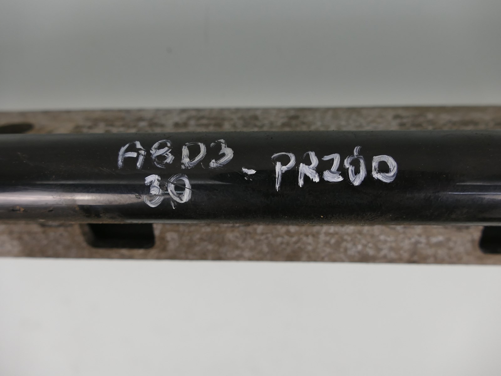 AUDI A8 D3 3.0 TDI console sider below engine bar 4E0199205Q