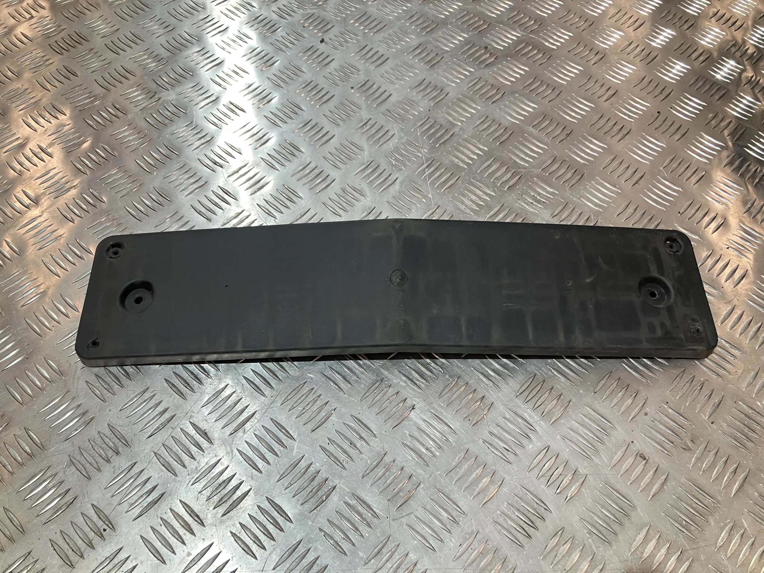 PODKŁADKA POD TABLICE MERCEDES A KLASA W176 AMG