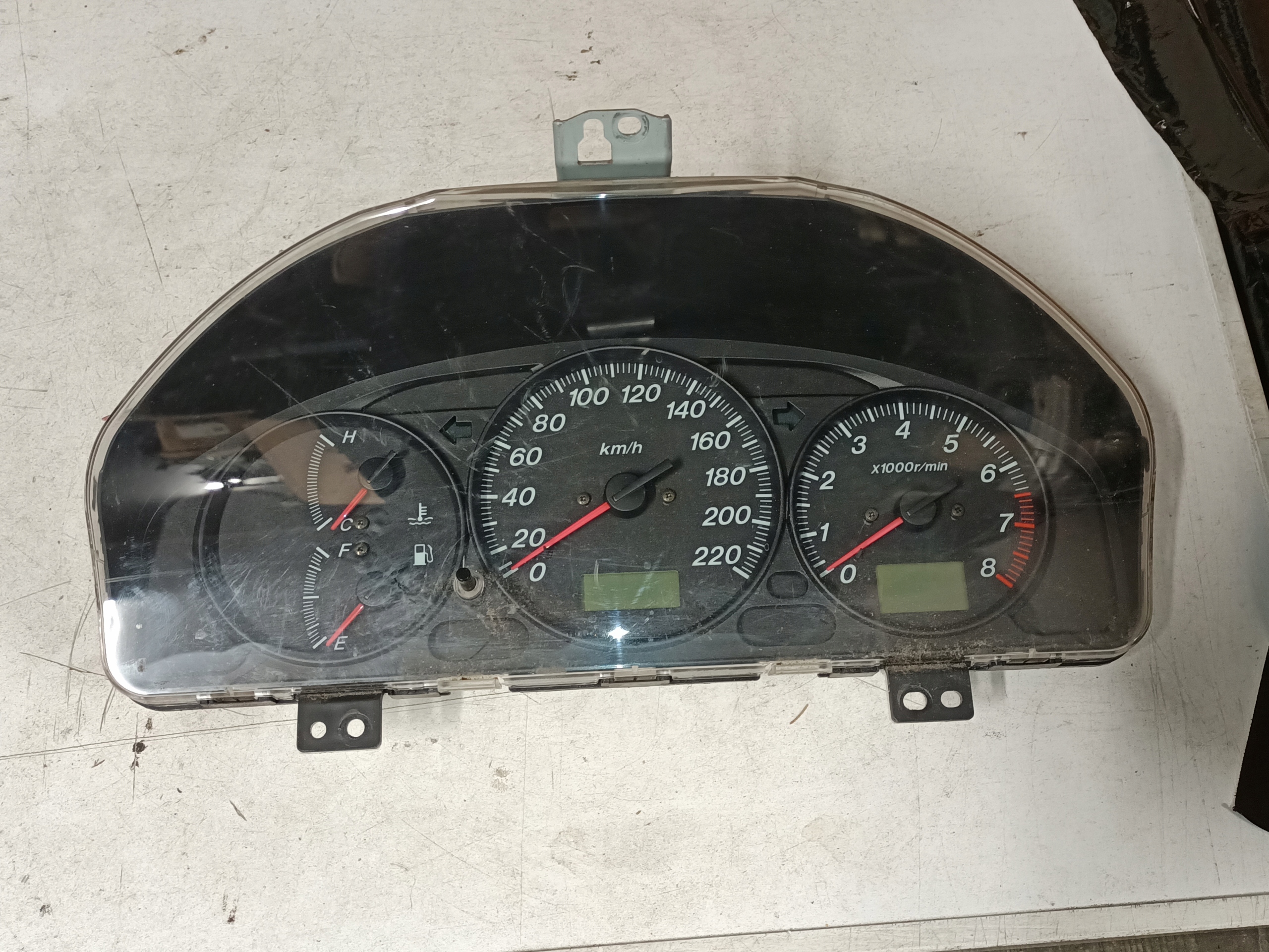 спидометр часы mazda oe WCCB07F