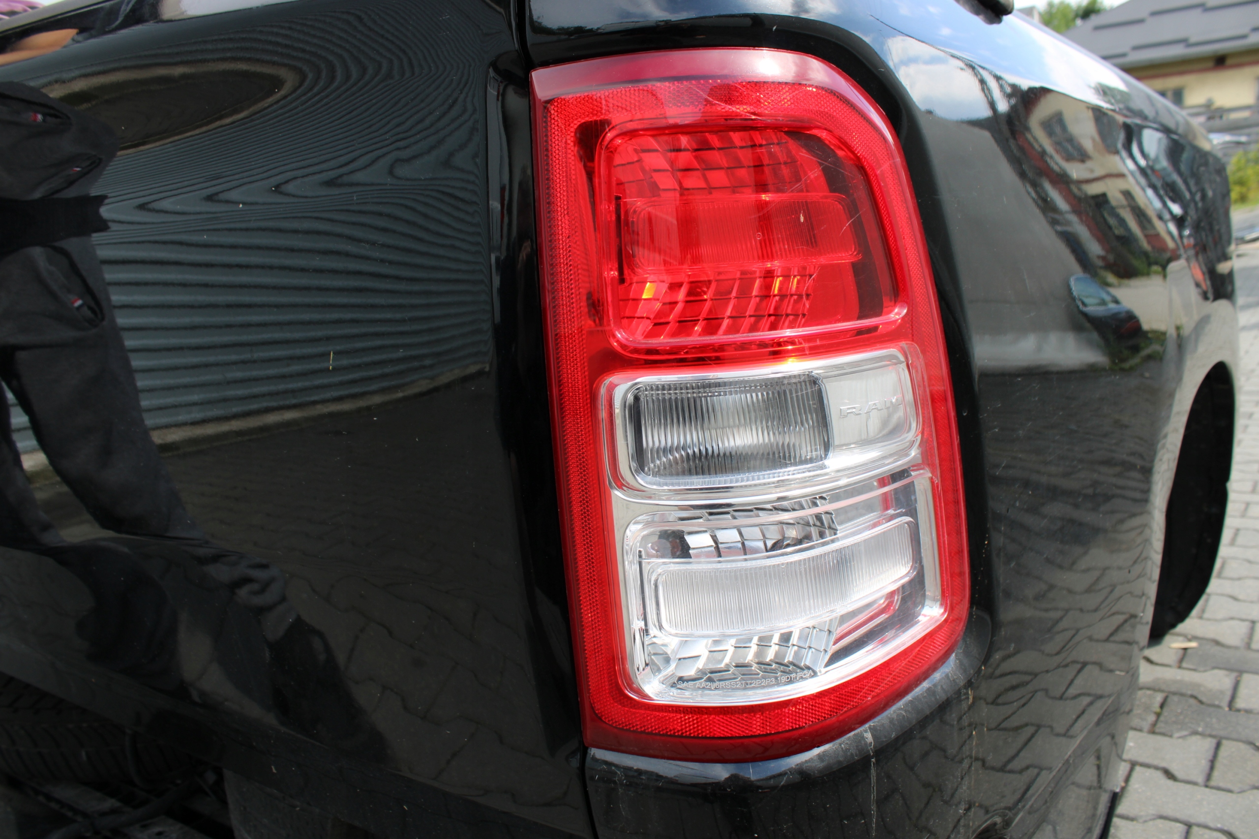 PAKA ZABUDOWA BURTA Leuchte Kotflügel heck DODGE RAM V 5