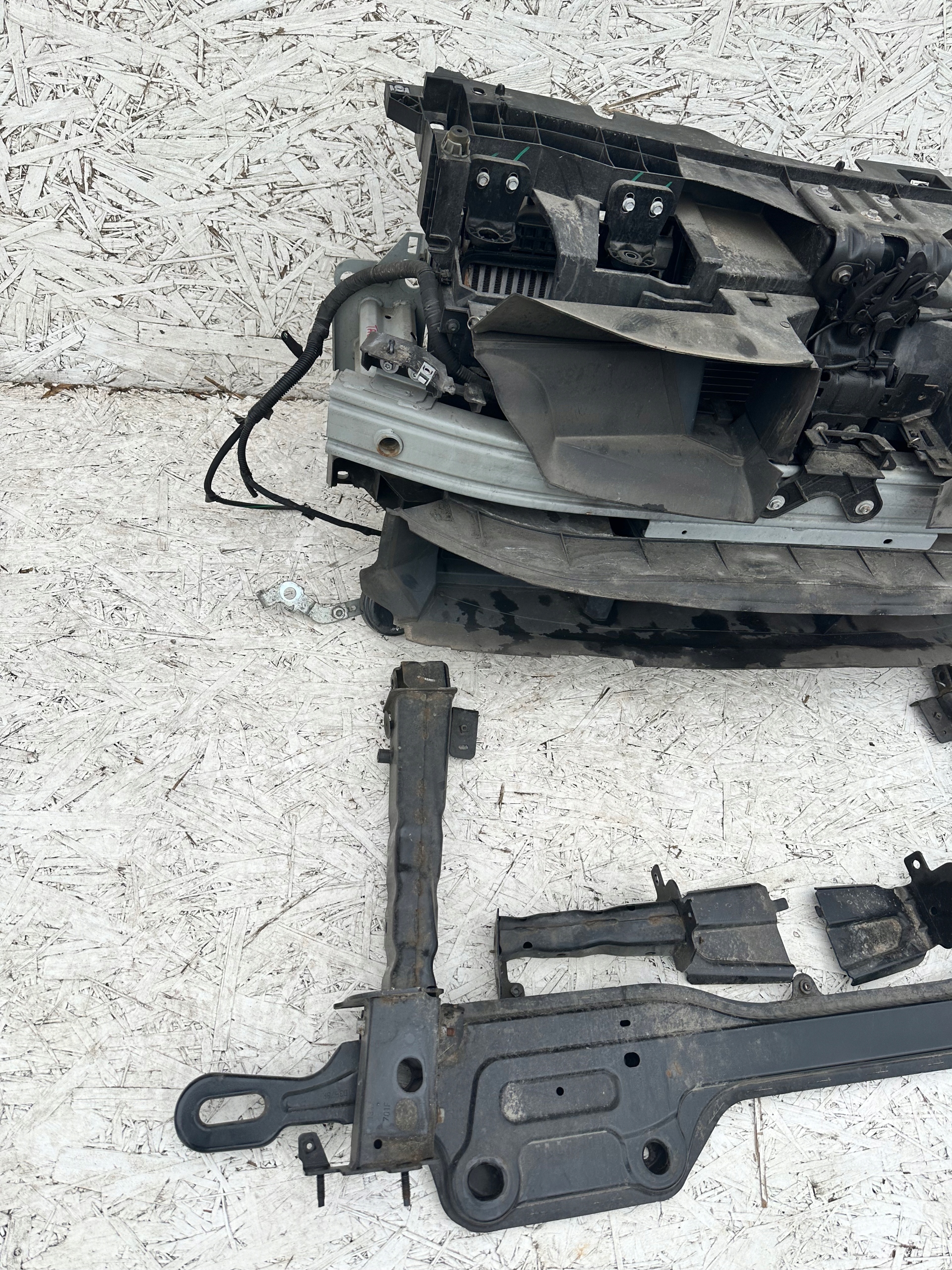 TALISMAN PAS PRZEDNI KOMPLETNY CHŁODNICE BELKA 1,6 Numer katalogowy części TALISMAN PAS PRZEDNI KOMPLETNY CHŁODNICE BELKA 1,6