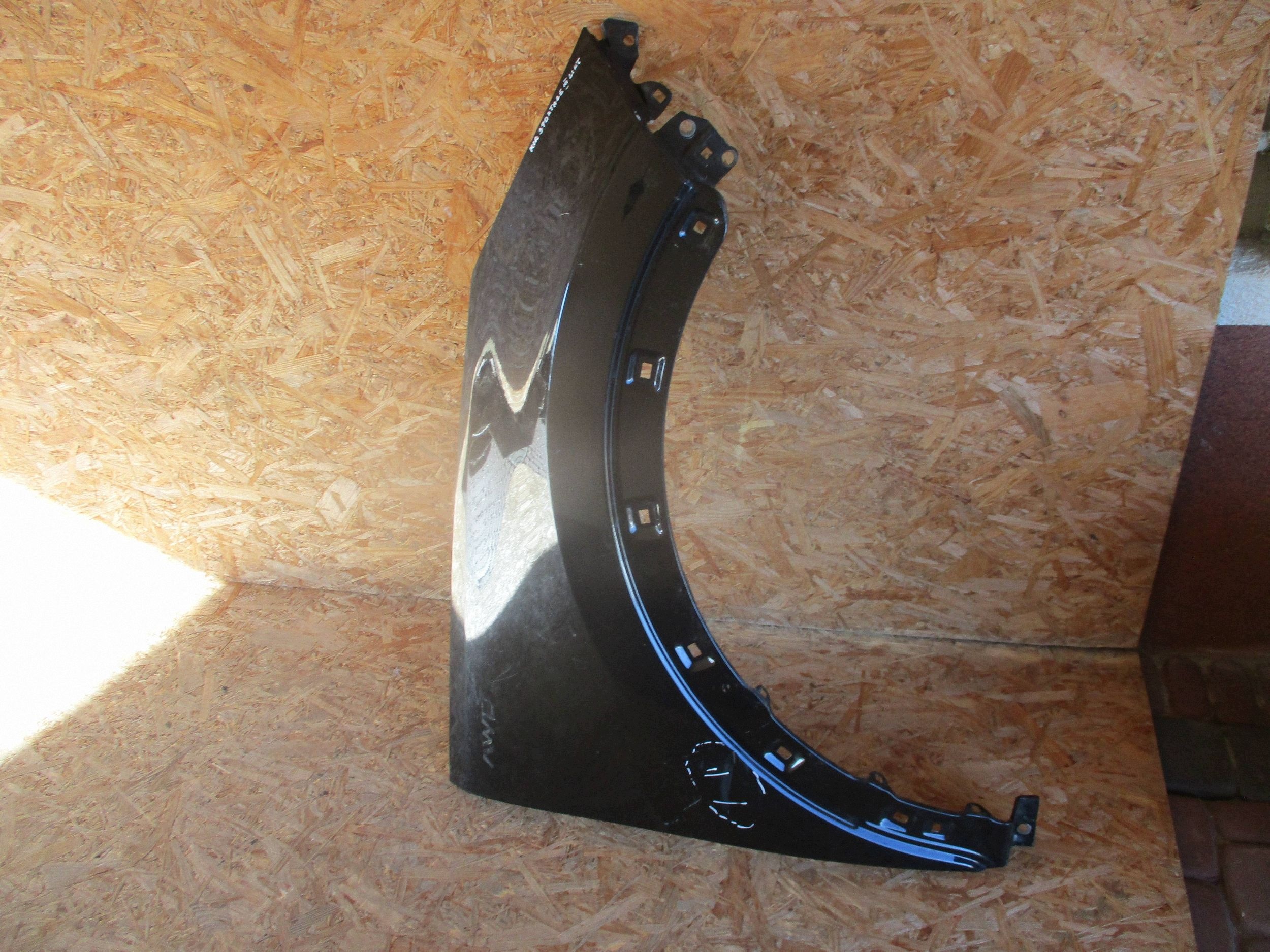 fender front front right KIA SPORTAGE III LIFT
