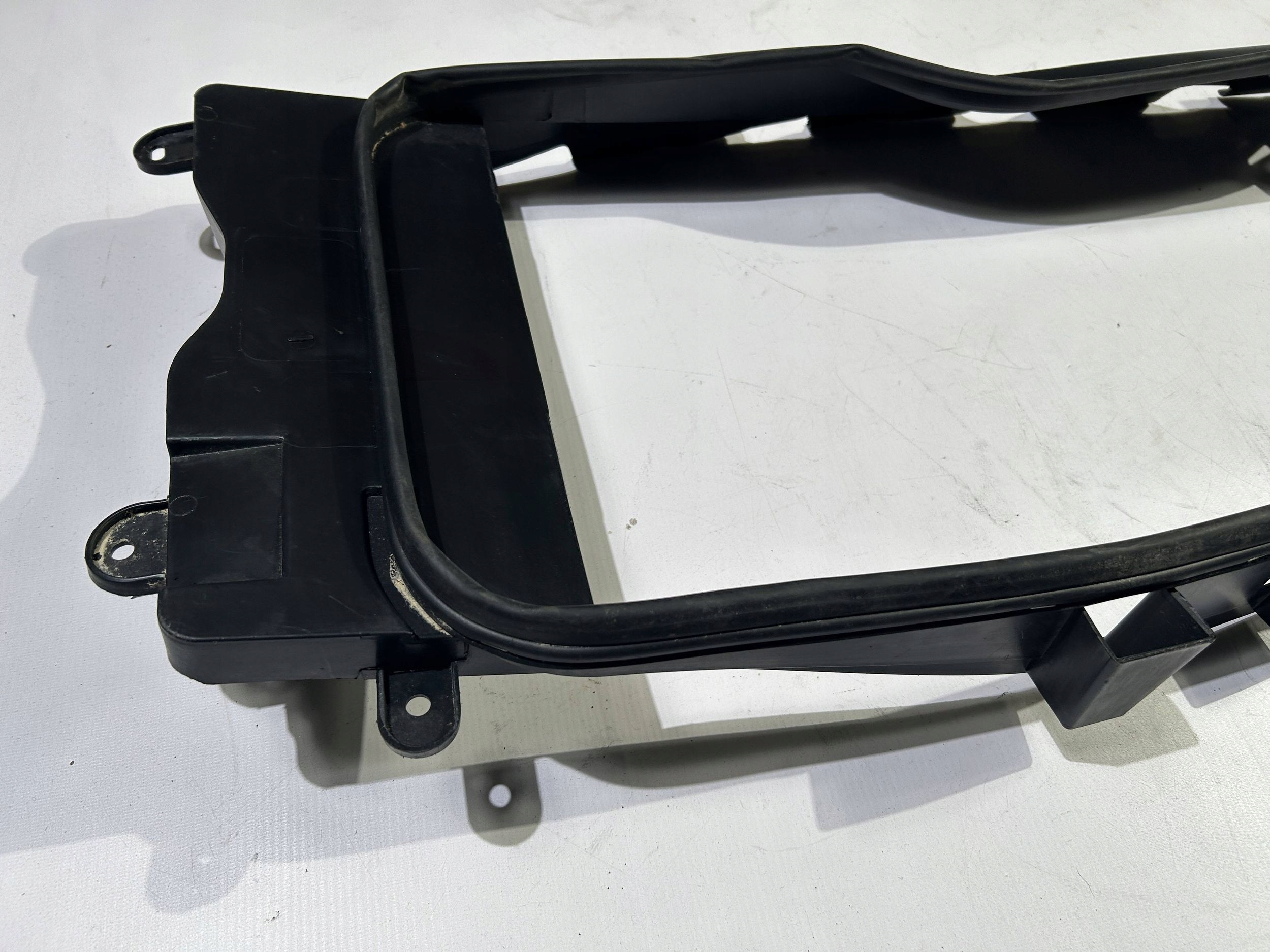 staffa Supporto grilla Chevrolet Silverado 2016r