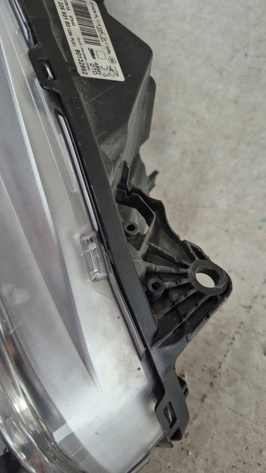 PEUGEOT 208 and 1 LIFT 15-19 light front front right