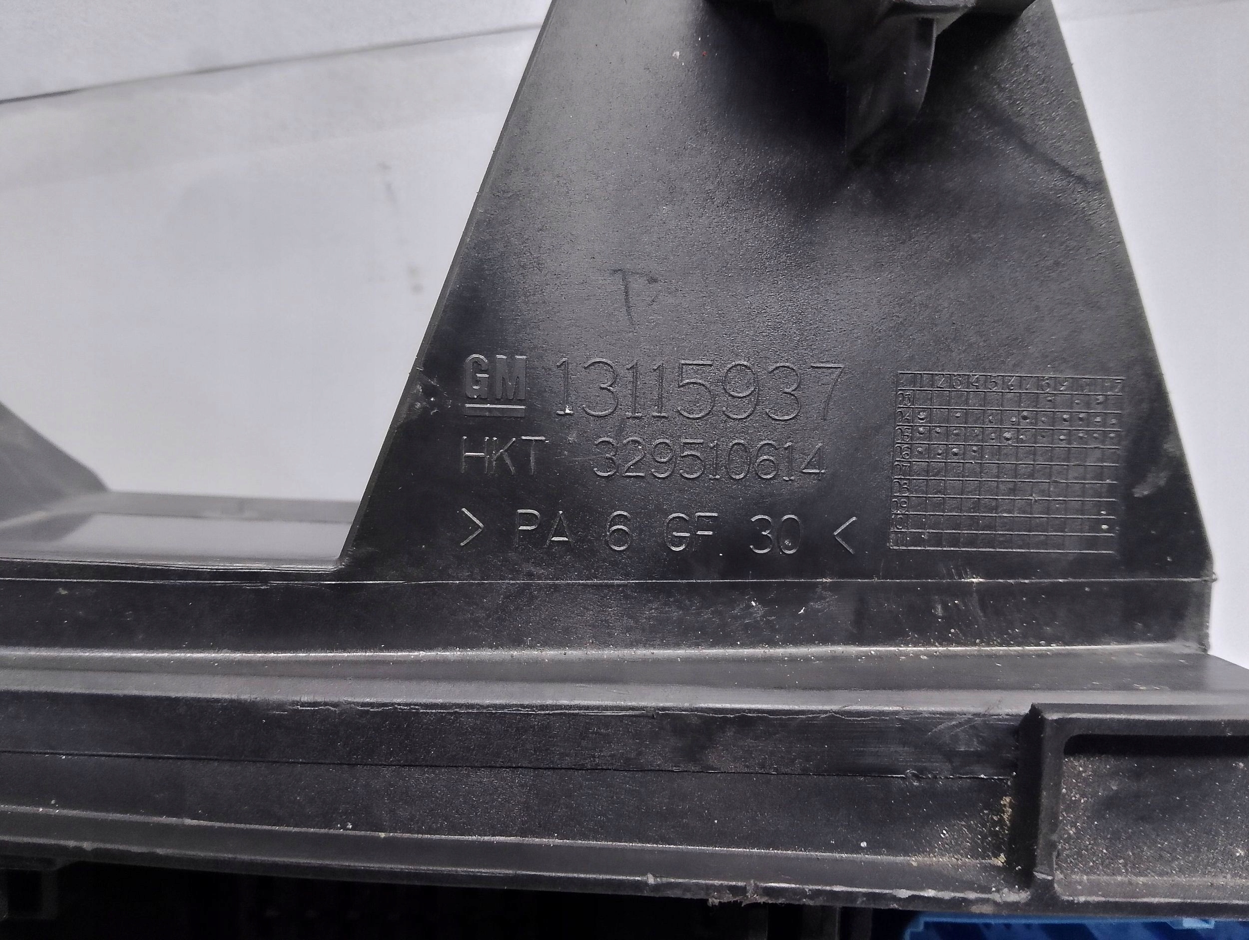 Module fusibles Module BSI Opel Astra H 13115937