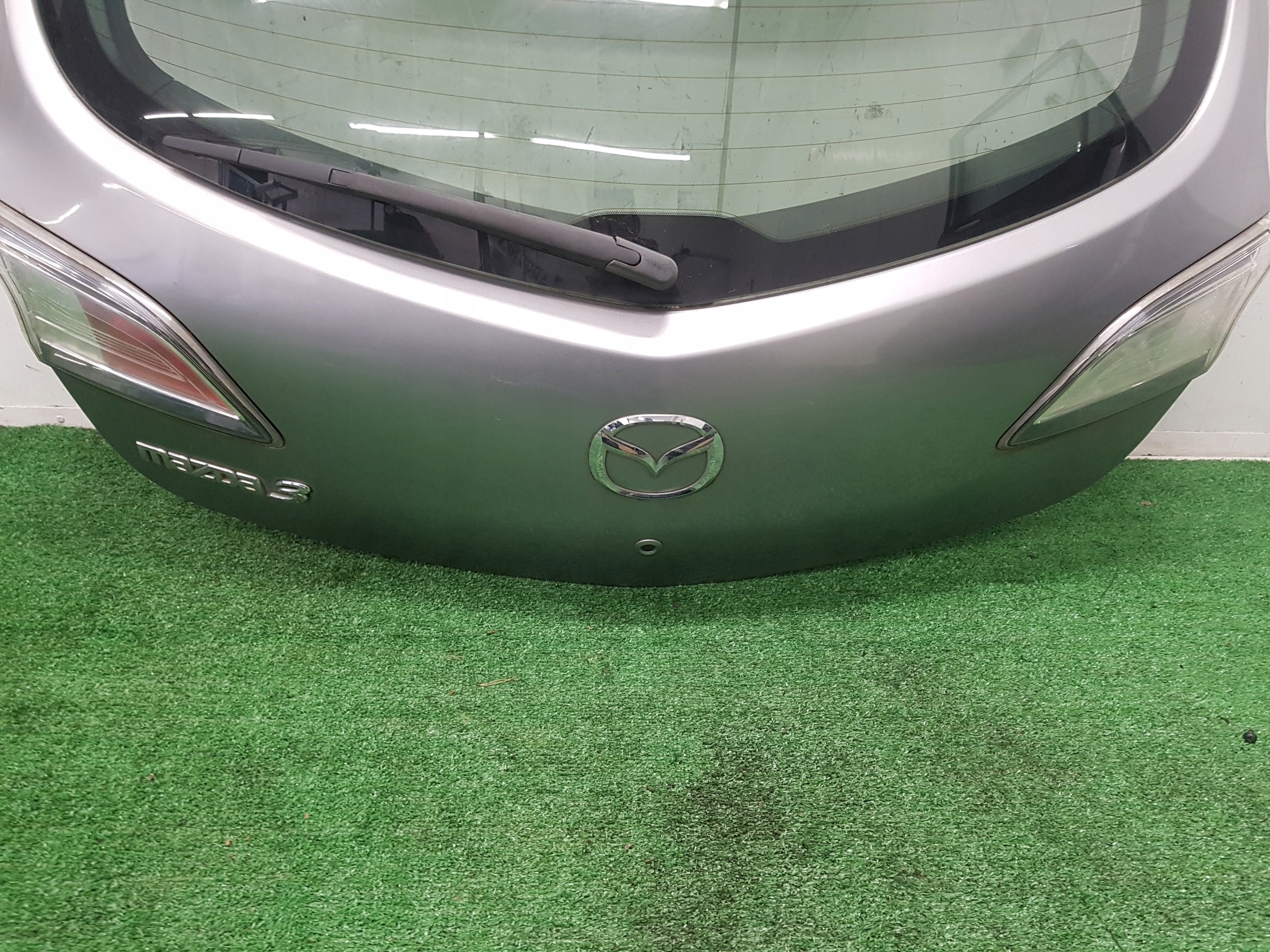 boot doors rear part MAZDA 3 II 2010 KOD LAKIERU FE27A