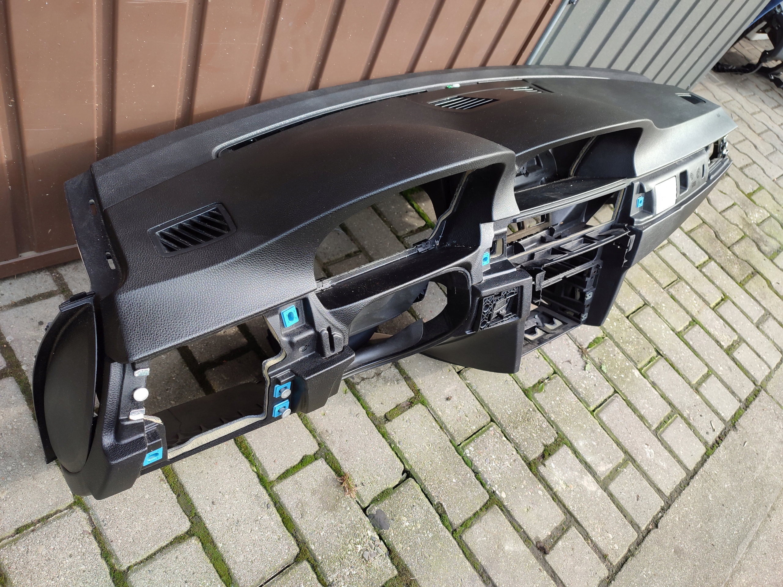 BMW E90 E91 cockpit dashboard instrument panel airbag NAVI