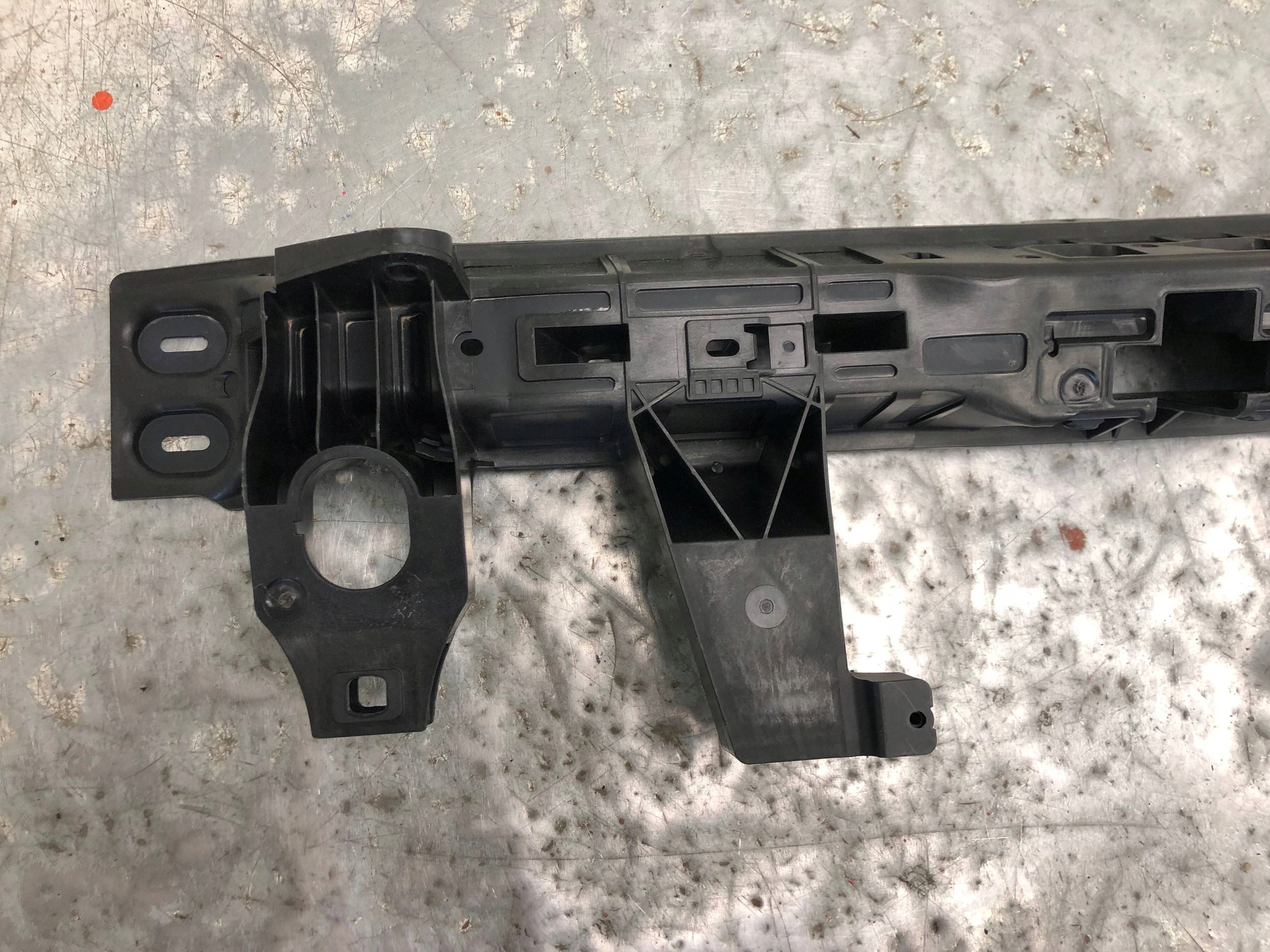 wall support of the front VW ID.3 10A805563E