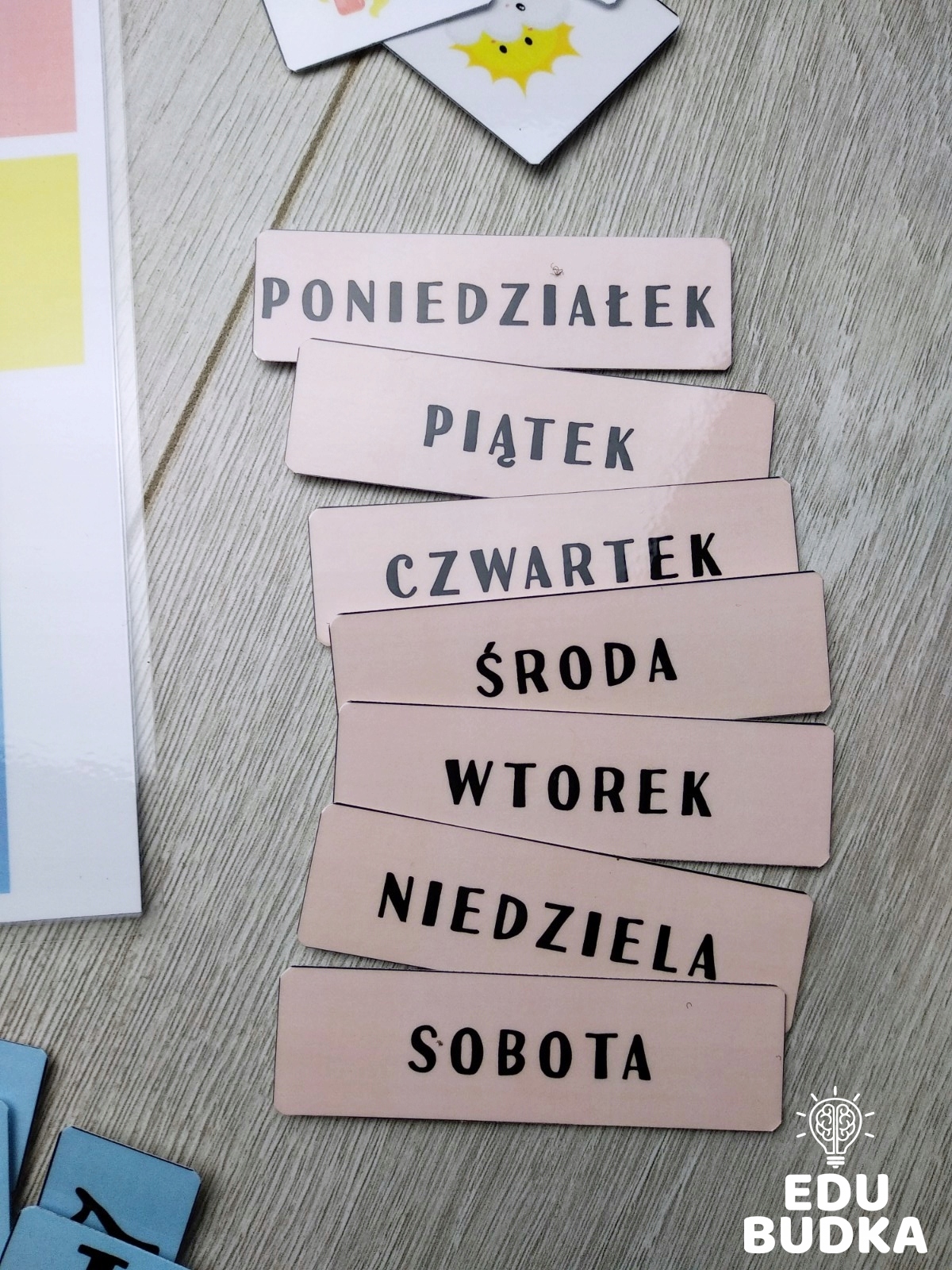 Mój pierwszy KALENDARZ A4 z rzepami dla dzieci Język publikacji polski